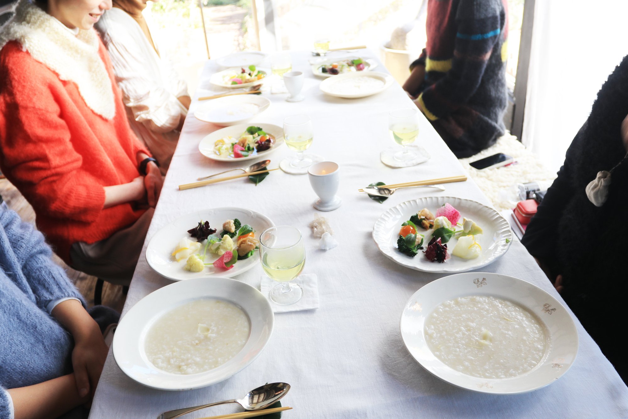 2月になりましたね

すこし前ですが、
1月にセラピストの学校
ヒンメルシューレがありました

レッスンは最後の日🥹

個人レッスンを終えて

残すは、2/14
みなさんがセッションを行っていく
卒業セッションのみとなりました

9月から、それぞれ
本当にいろんなことがありましたね

この時間を共に過ごせたこと
これからの大きな支えになっていきますね

今回のレッスンでは、インナーヒーリング

魂のなかへと潜って　ビジョンやメッセージを受け取っていく
わたしが行っている　ヒーリング方法をお伝え