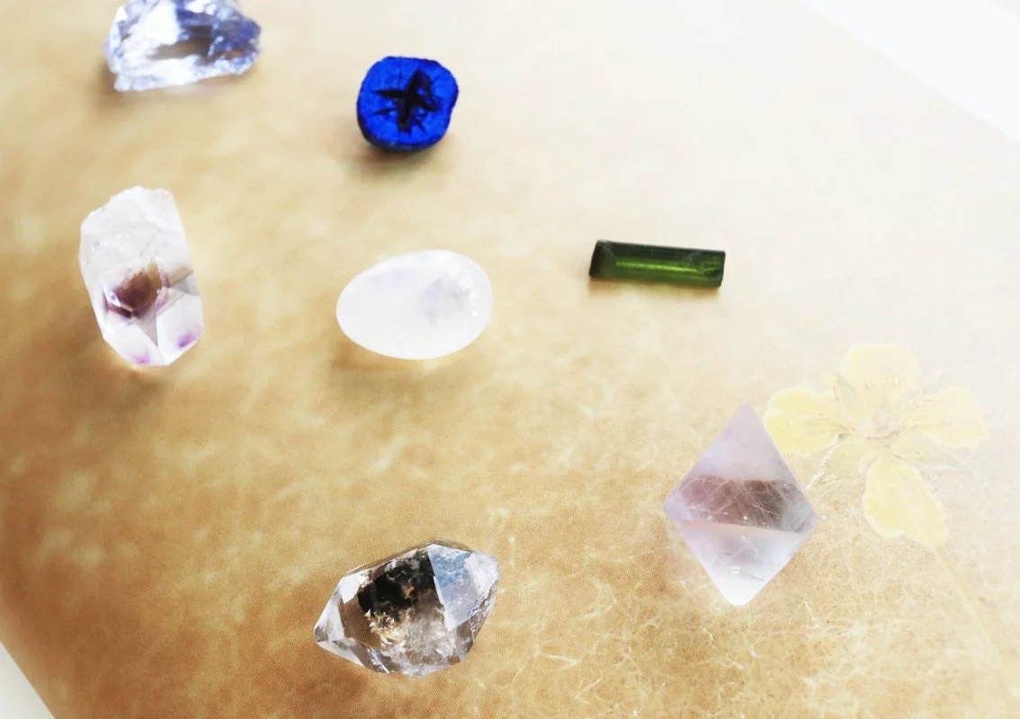 オンラインストアのお知らせ

2/17の新月は、旧正月ですね

旧暦にすると、明日は大晦日🙌
また、あたらしい気持ちで
季節を向かい入れましょうね🥰

本日、2/15 　21：00～
Online Store OPENします✨✨

https://www.ich-himmel.com/

.

今回は、一点ものの
繊細な波動をもつクリスタルを中心に

アズライト、ユニークなスモーキークォーツ、美しいアメジスト、トルマリン、フローライト、クリアトパーズなどなど

12点のクリスタルをご紹介して