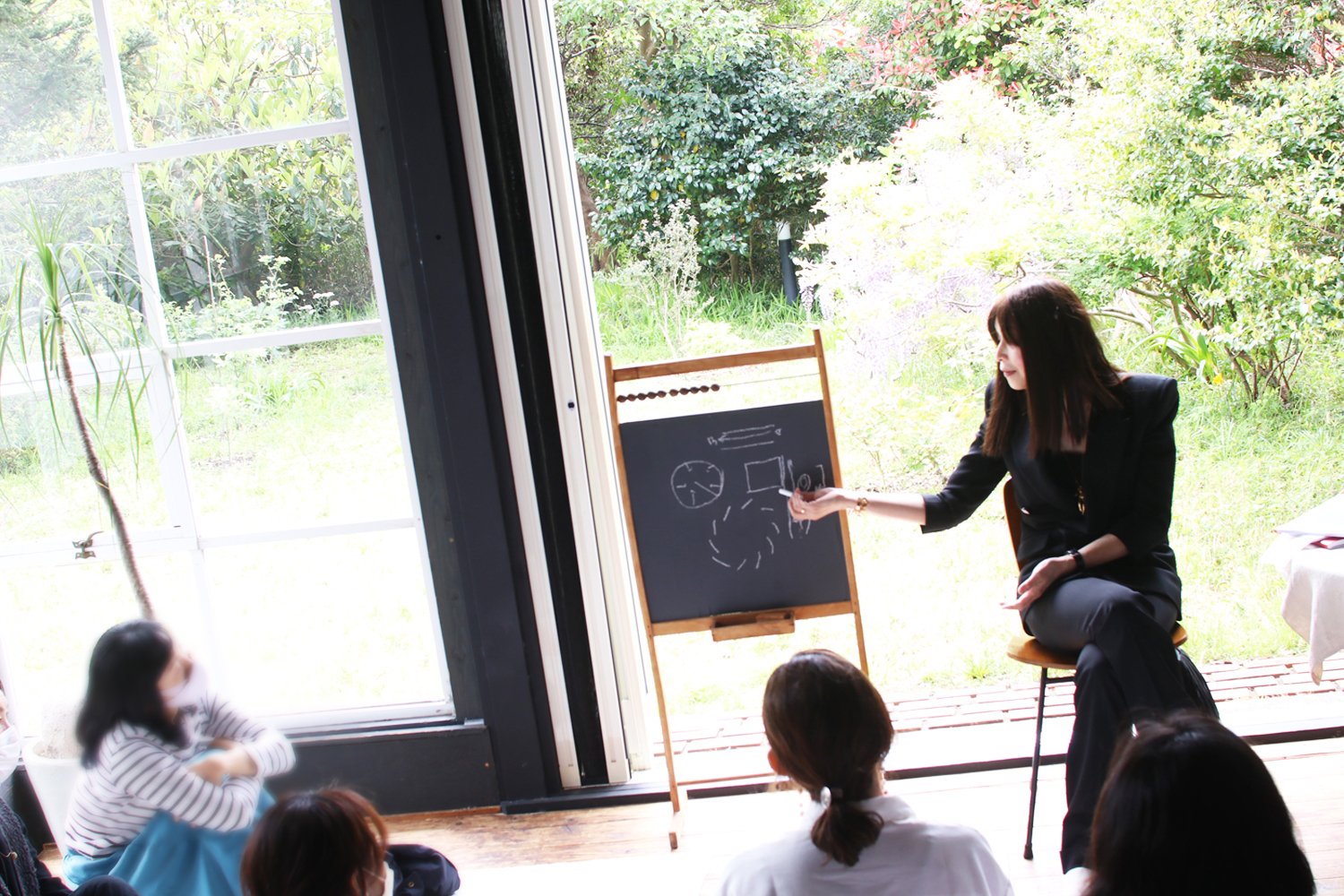 お話会のご案内

３月２９日（日）11：00～

シュタイナー建築家
岩橋亜希菜さんお話会
「シュタイナーが残してくれたもの」
@akinaiwahashi 

いつも好評いただいている　
シュタイナー建築家
岩橋亜希菜さんのお話会

久しぶりの開催となる☺️
今回のテーマは

「ルドルフ・シュタイナー」　
のことをお伺いします

シュタイナーってどんな人だったのか？
亜希菜さんからみたシュタイナーのこと
シュタイナーは、芸術・教育・医学など
なぜ、あれほど幅広い叡智を伝えることができたのか？
