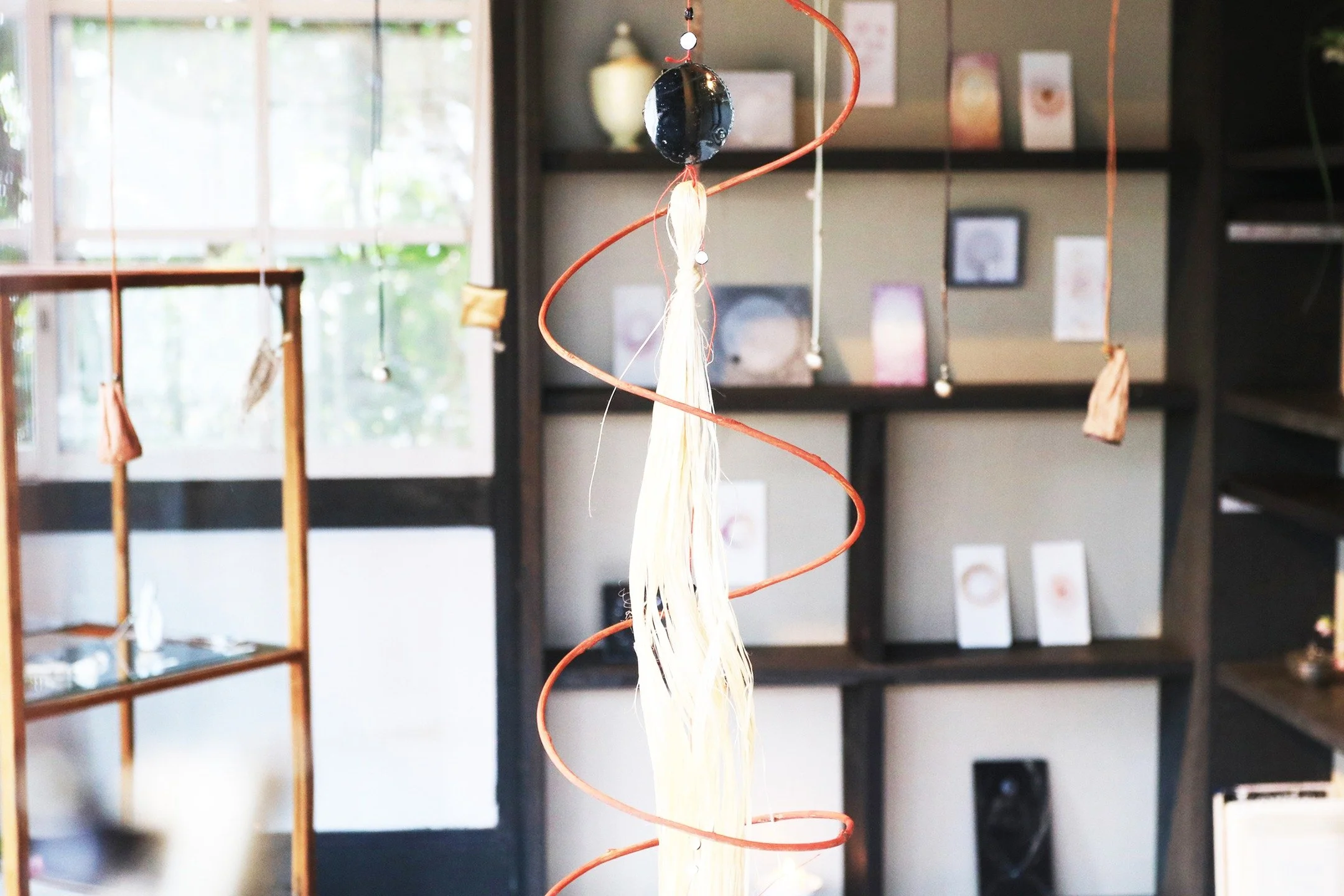 3/3、3/5

弥ゝ日 exhibition &there4; HUE MAN #2
at HIMMEL

@mindy_22 
@miki__mindy 

お越しくださった皆さま
本当にありがとうございました！

約3年ぶりとなる
弥ゝ日さんのexhibition

より繊細に微細にアップデートされた
弥ゝ日の世界
アートピースたちをご紹介できて
わたしたにとっても特別な時間となりました

3/3のPOPUPは、
遠方から、見に来てくれたかたもいらして

&lsquo;ulaがつくるハーバ