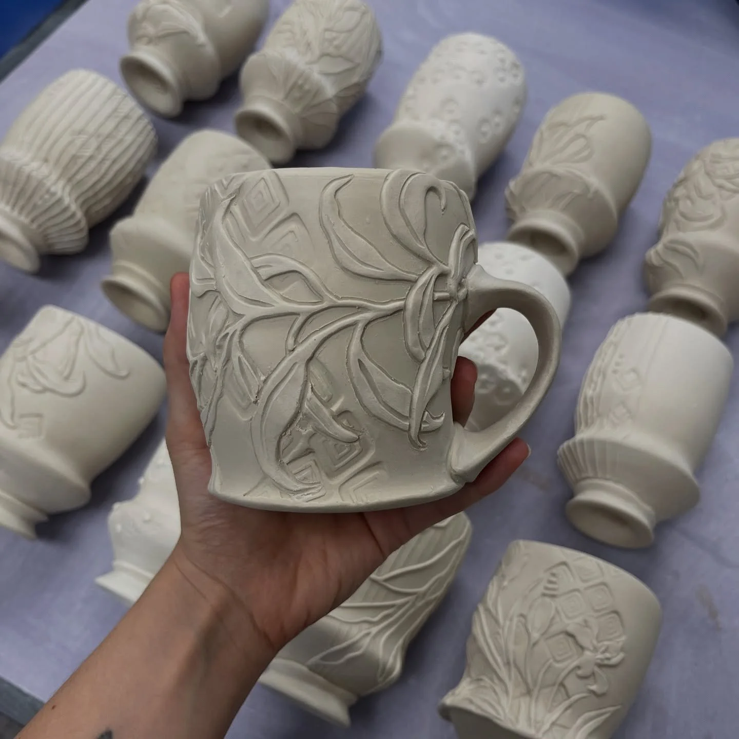 &lsquo;Tis the season for last minute gifts! 🎁 Why not deliver a video workshop to enhance their pottery skills right to their inbox? Enrolled students get 90 days of access to each workshop to practice alongside as much as they&rsquo;d like!
.
Topi
