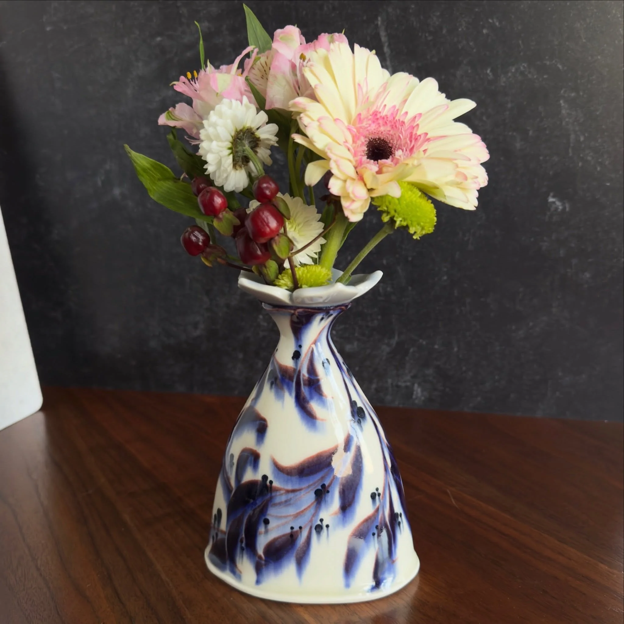 The urge to put little metal spikes inside the mouth of this demogorgon vase is difficult to fight&hellip; but I do want it to be functional 😩&hellip; Maybe I just need to make a really big one so the spikes don&rsquo;t get in the way&hellip;?
This 