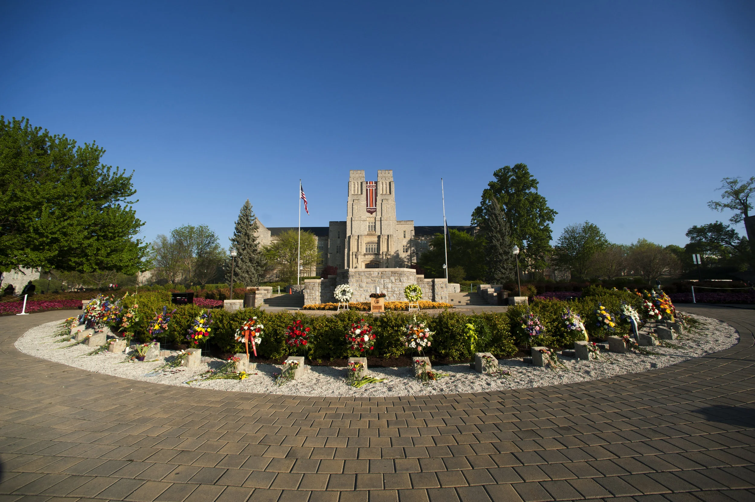 021813-alumni-memorial.jpg