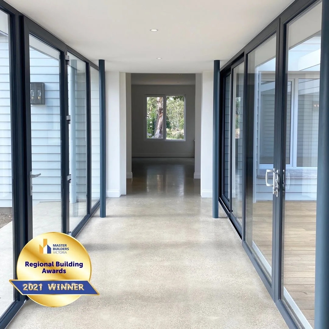 Link way appreciation. In combining the polished concrete floor, earthy tones and a space filled with light you experience a sense of outdoors and feel recharged every time you cross through. 

#builtbybespoke #awardwinninghome #macedonrangesbuilder 