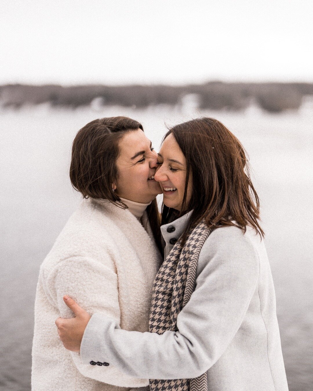 Douceur et tendresse pour souligner la maternit&eacute; de M &amp; A. 🤍
Le charmant d&eacute;cor du Manoir Hovey nous a inspir&eacute;! 
.
.

Capturing the essence of motherhood amidst the beautiful backdrop of Manoir Hovey. 🤍

#motherhood #pregnan