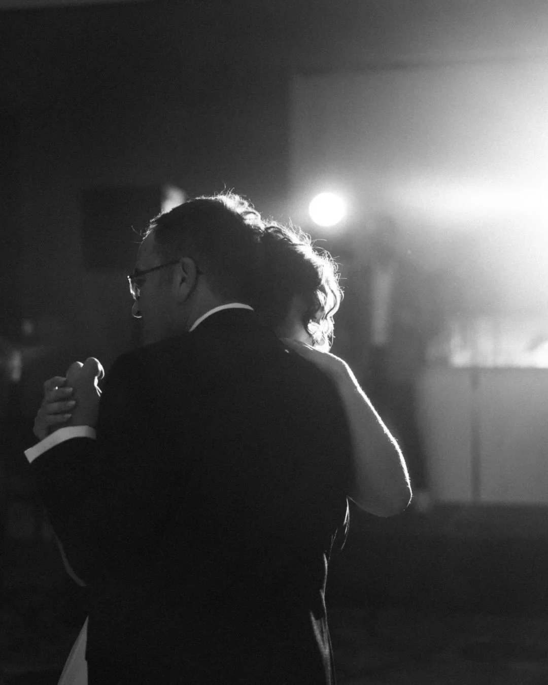 &Ecirc;tre photographe de mariage n&rsquo;est pas romantique. C&rsquo;est une responsabilit&eacute;.

Une responsabilit&eacute; envers votre histoire, vos &eacute;motions, et les personnes qui comptent le plus pour vous. Bien s&ucirc;r, il y a les im