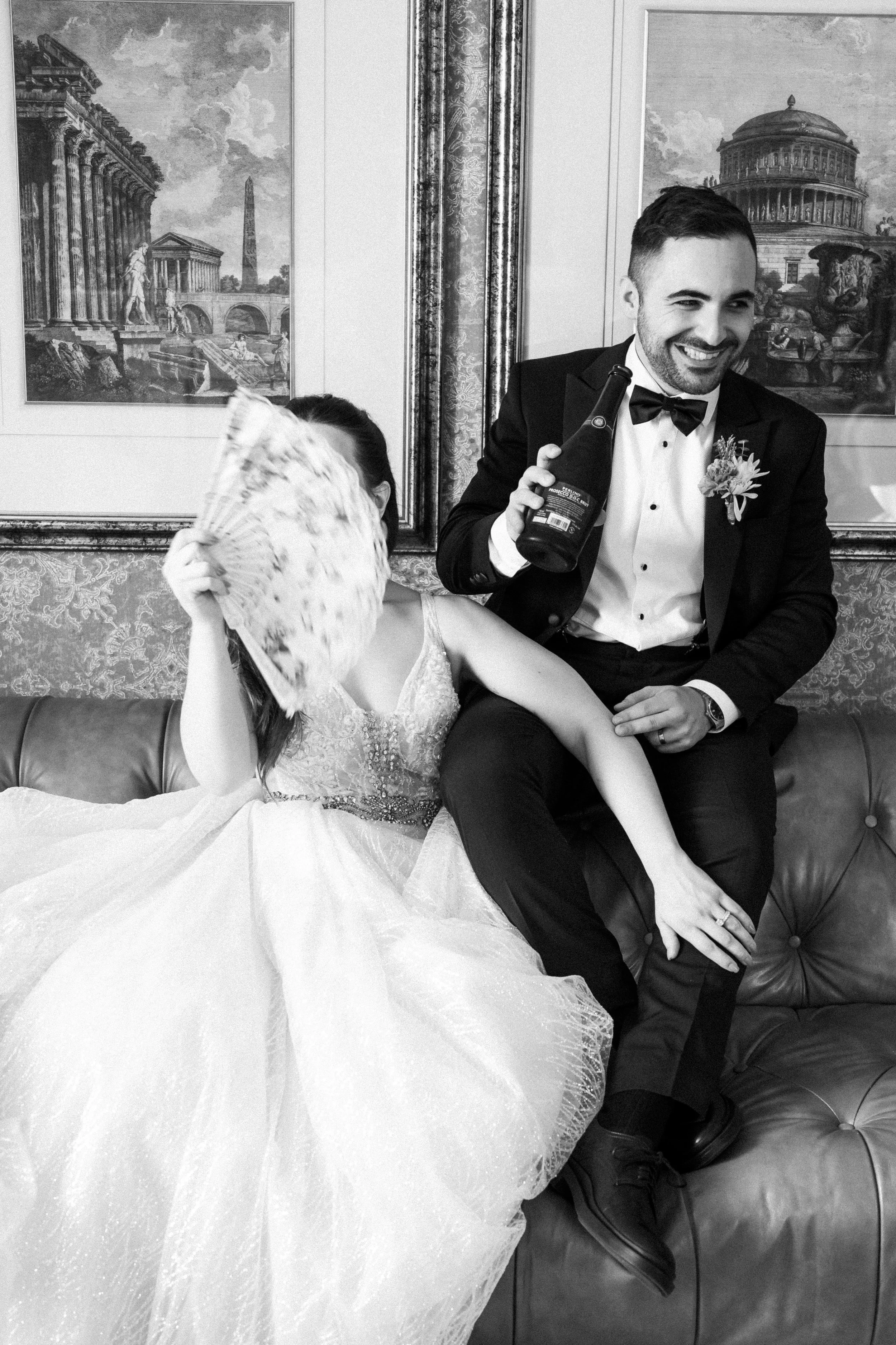 private-couple-portrait-presidential-suite-chateau-vaudreuil-charles-annie-photographie.jpg