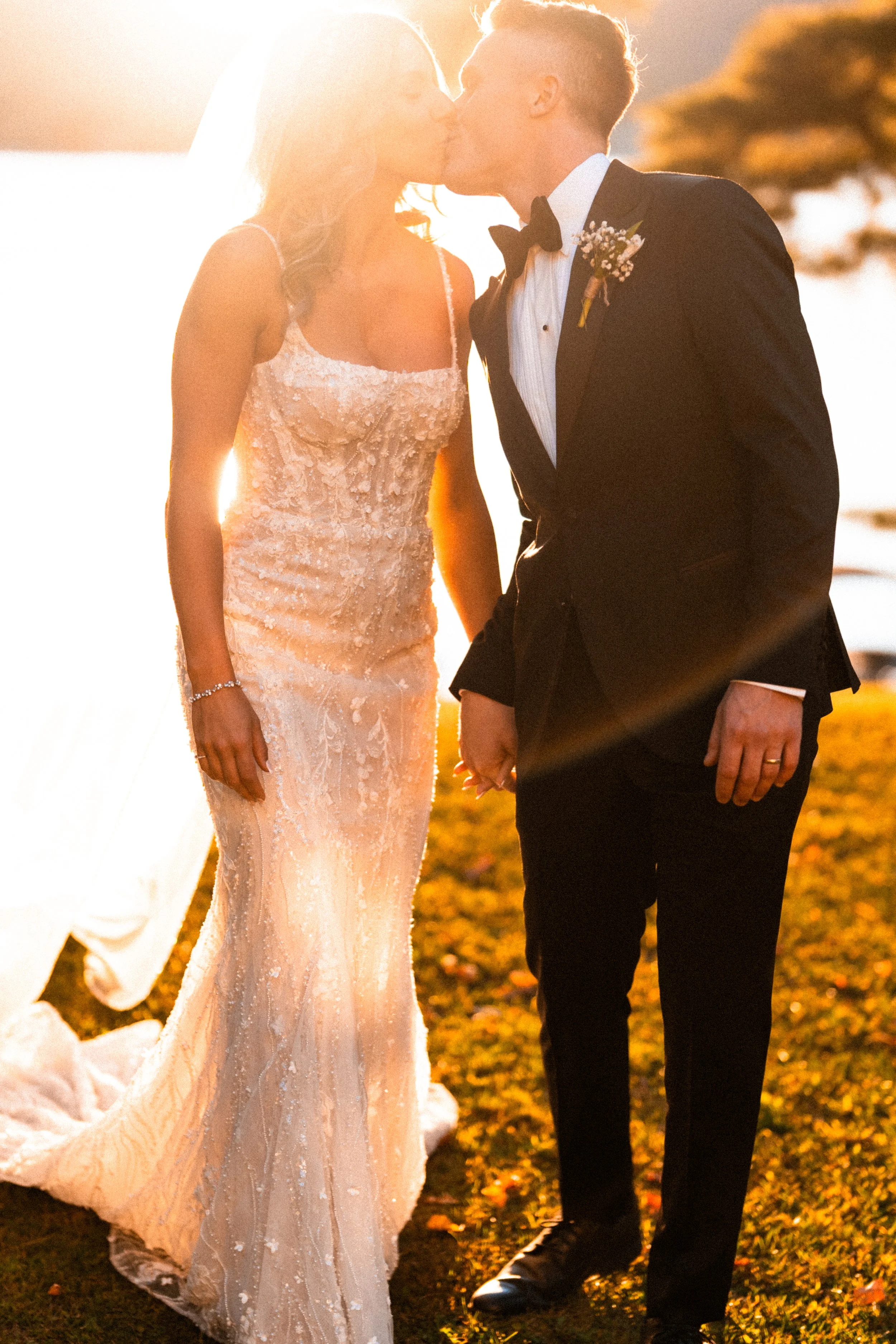 golden-hour-bride-in-lace-wedding-dress-charles-and-annie-photographie.jpg