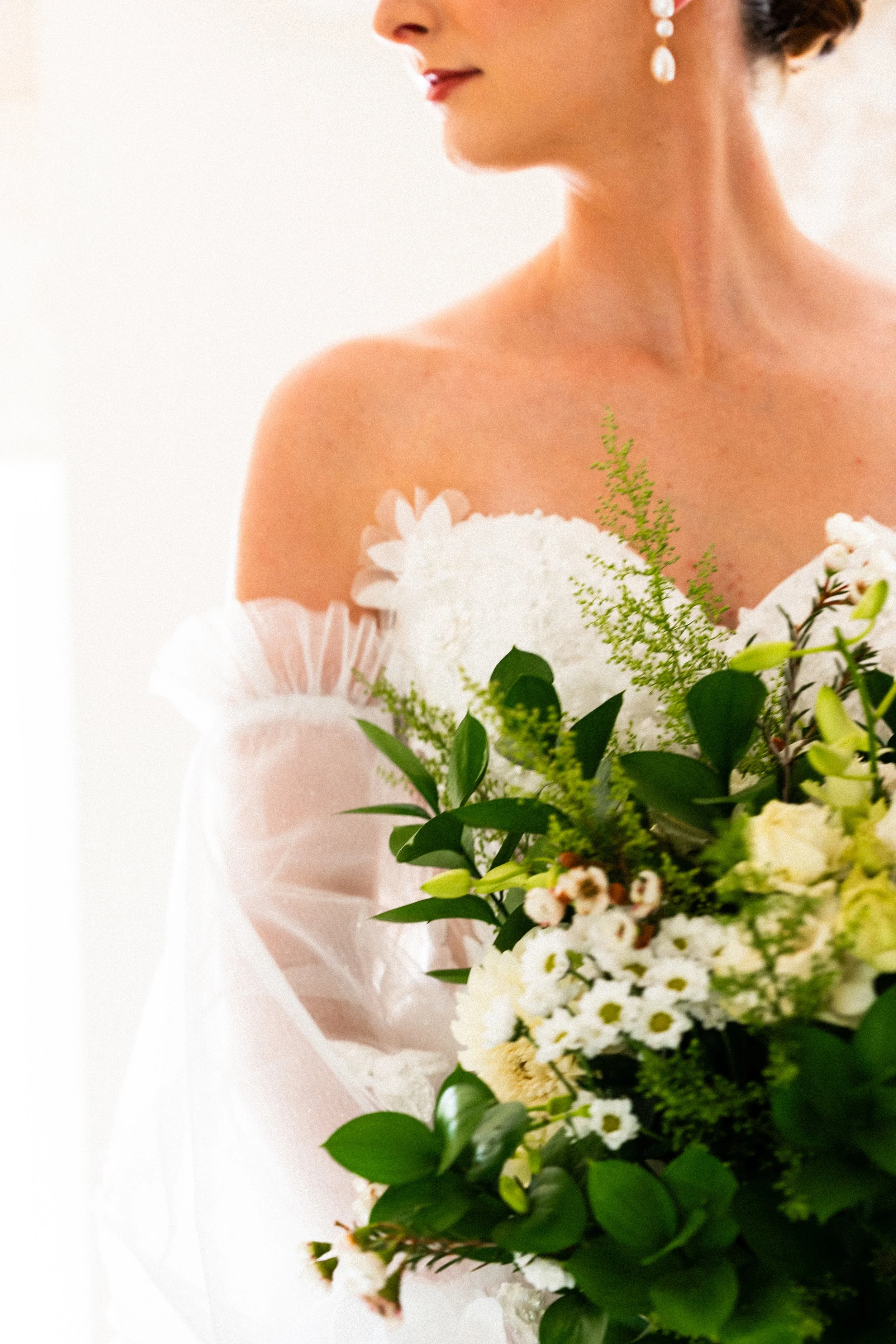 bridal-details-florals-eastern-townships-wedding-charles-annie-photographie.jpg