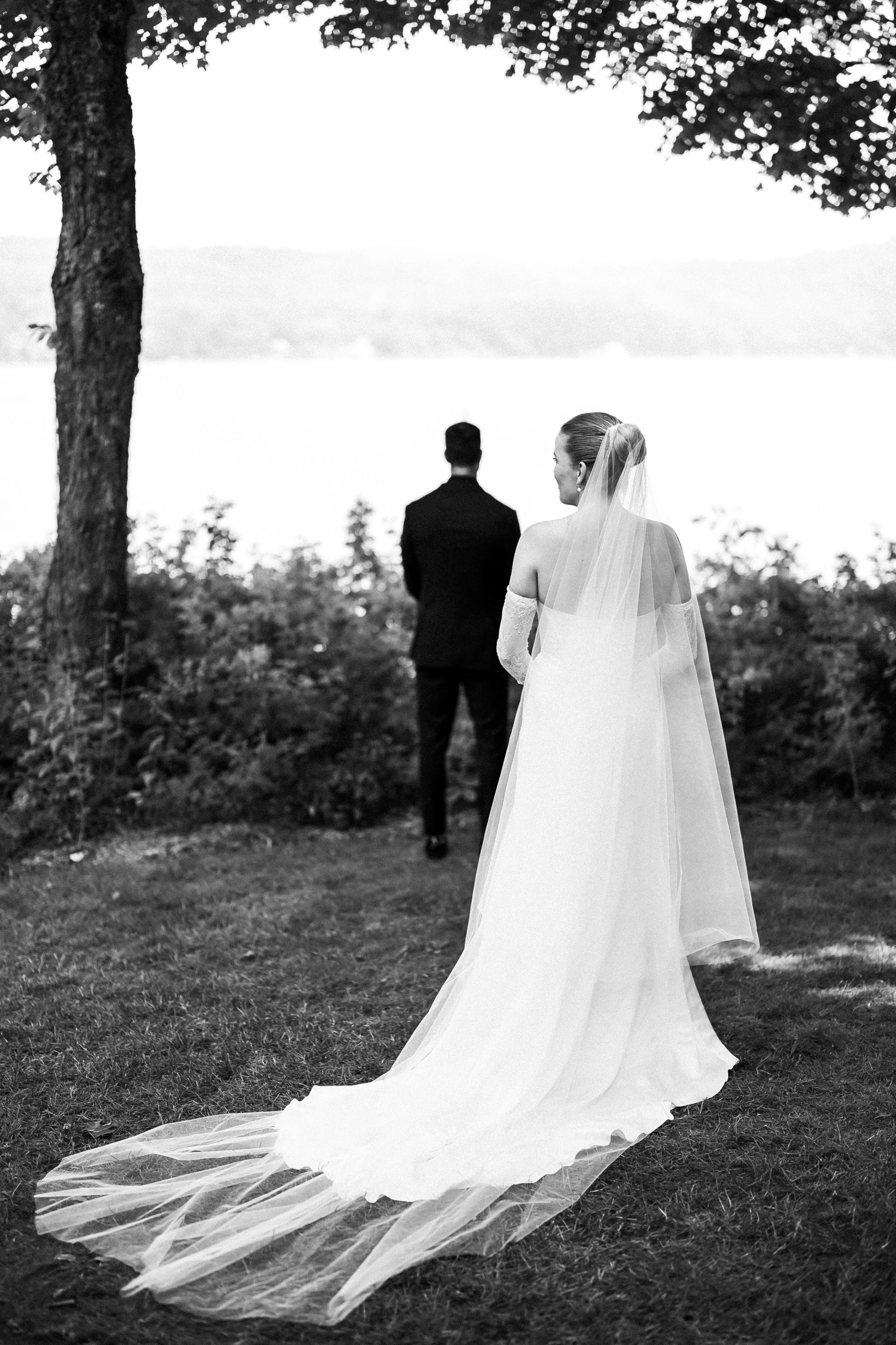 first-look-reveal-timeless-black-and-white-charles-et-annie-photographie.jpg