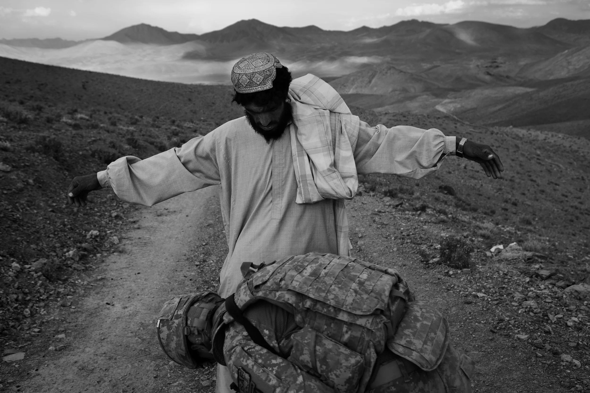  A search in order to pass a US position, the Onkhai Valley. 