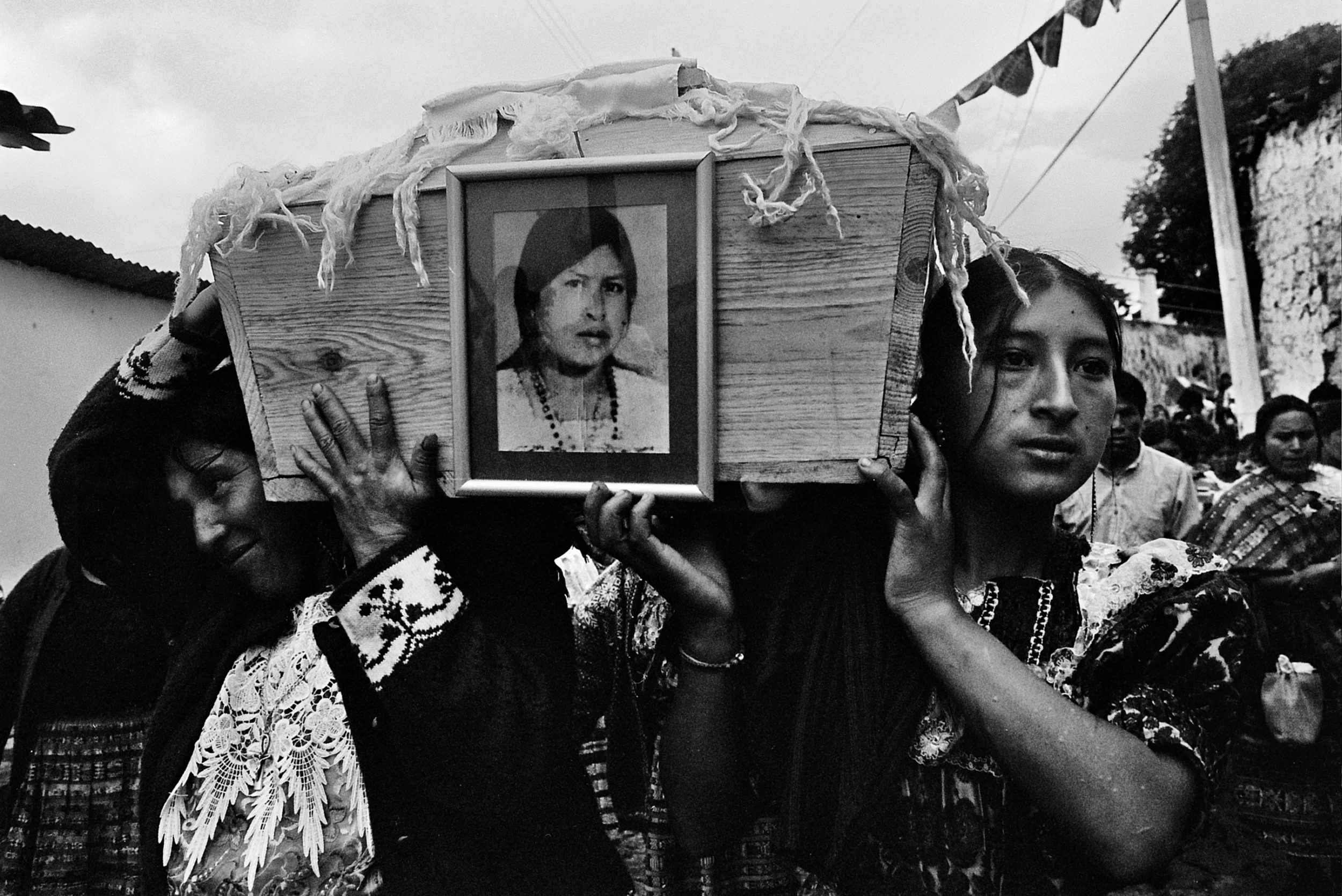  Moruners carry the coffin of a victim of the war, San Pedro Jocopilas. 