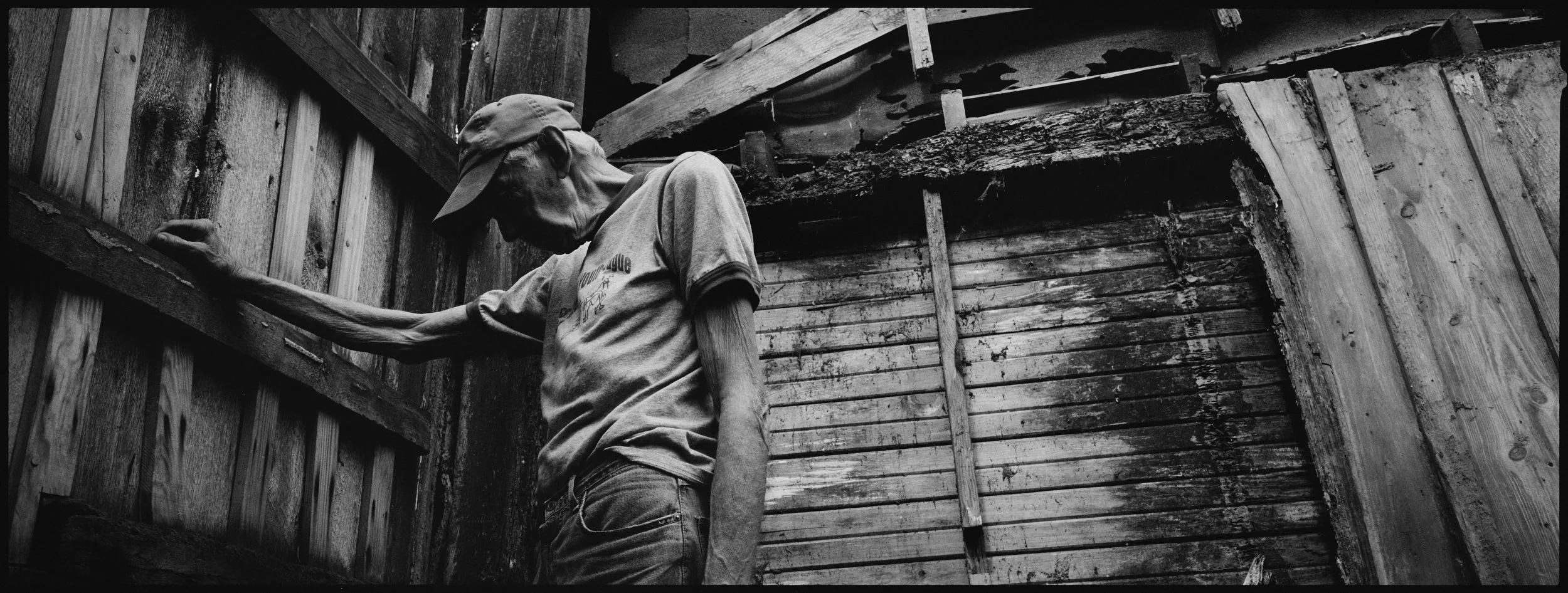  Saying goodbye to the old barn.&nbsp; 