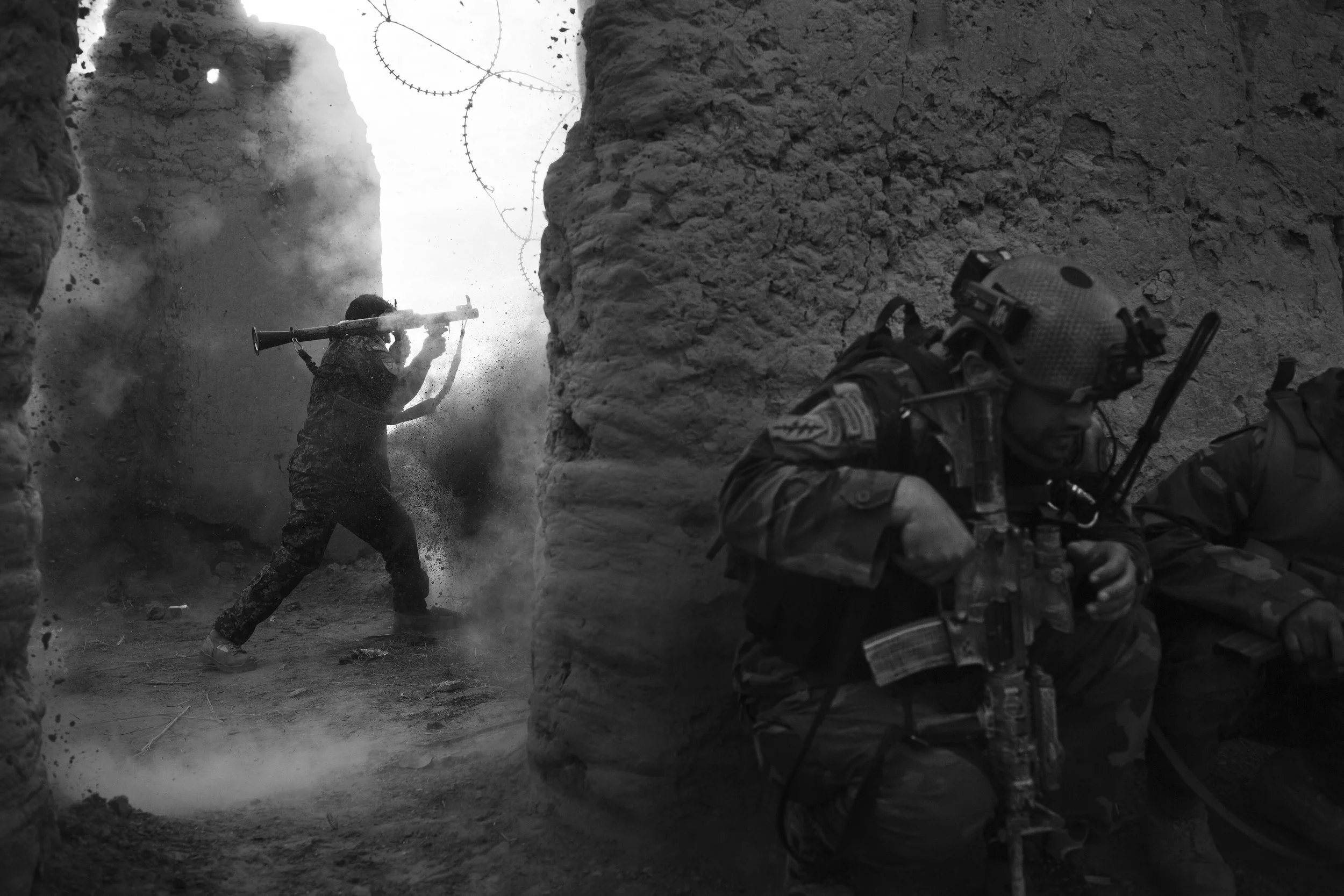  Fighting at the Dasht-e-Archi district center. 
