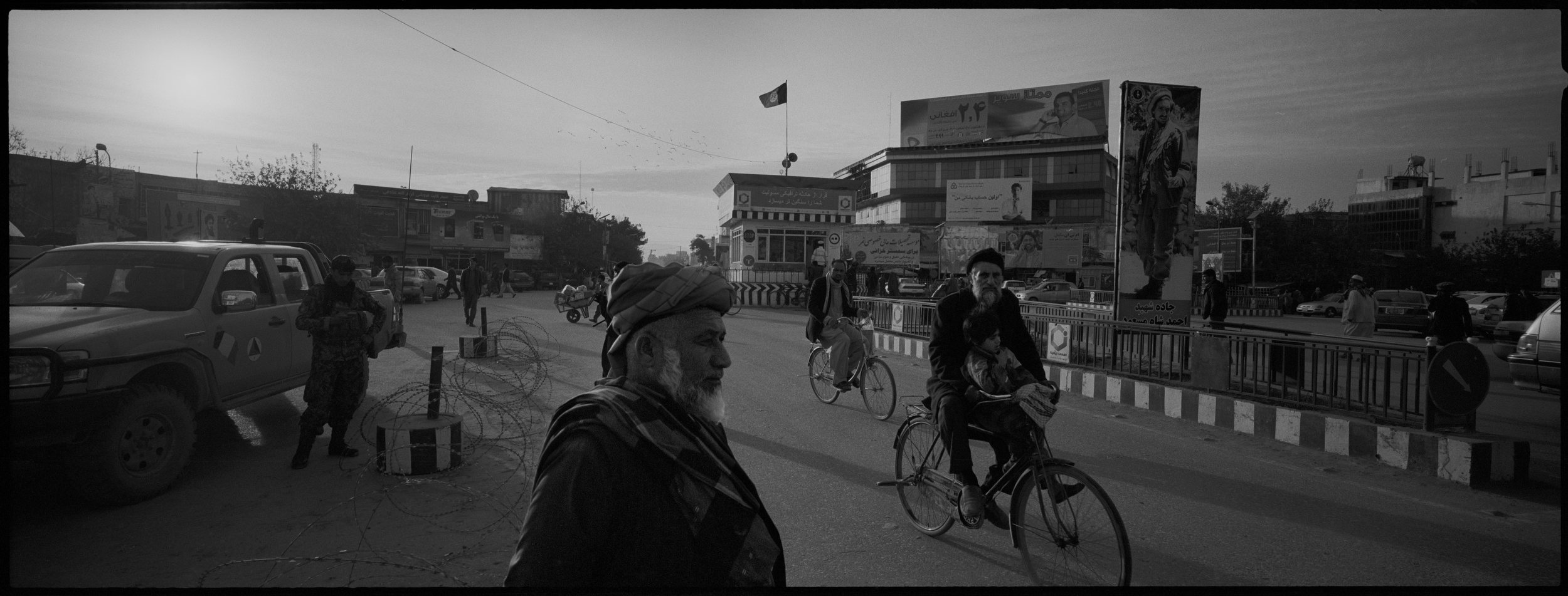  The central roundabout in downtown Kunduz traded hands between the Taliban and Afghan government forces over and over during the battle.&nbsp; 