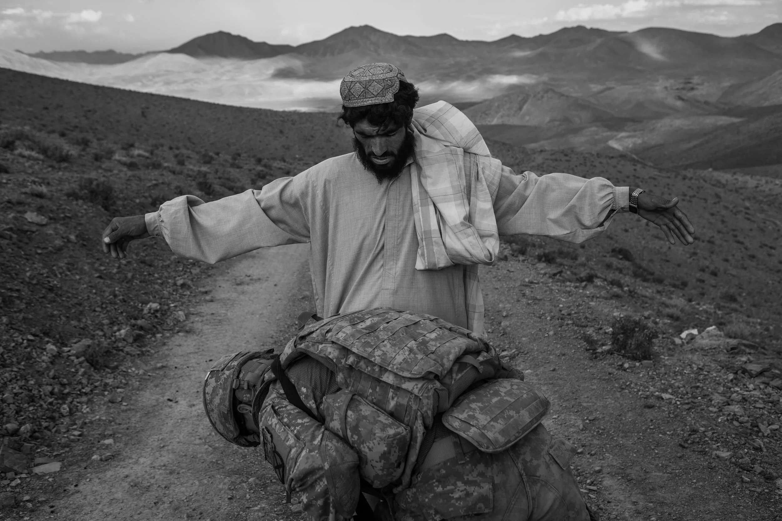  Pfc. Lonnie Carter searches a father, Wardak. 