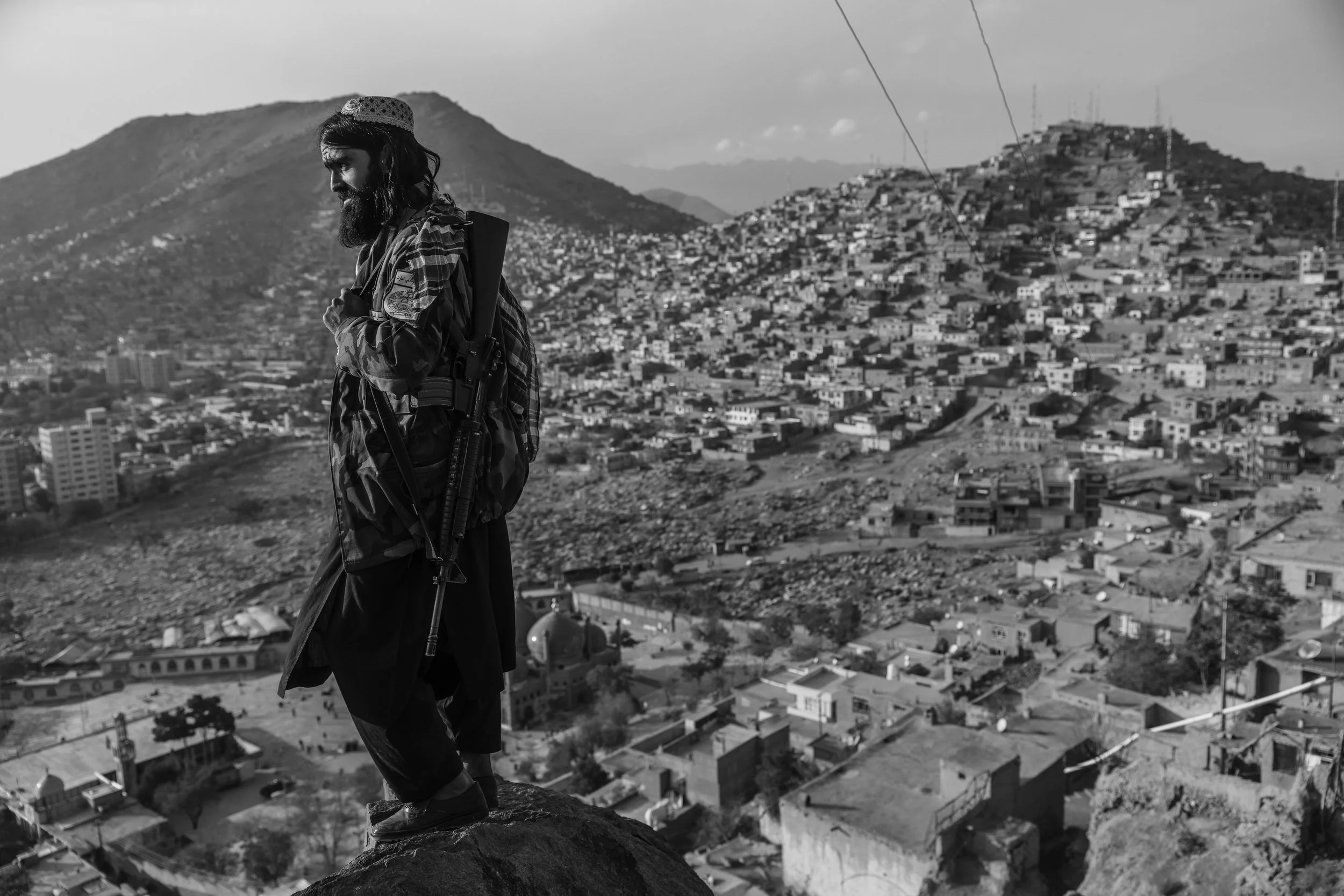  Inqayad patrols above the Sakhi Shrine. 