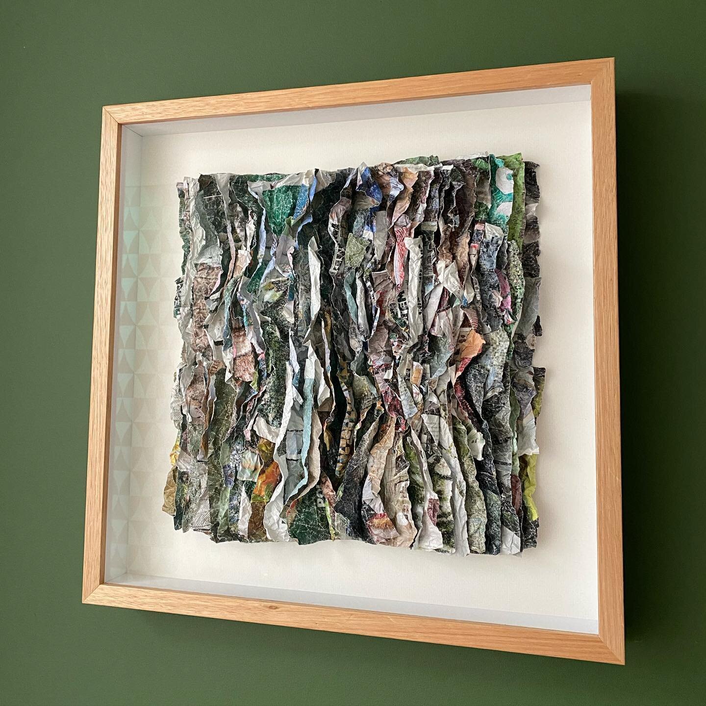 Glossy Greens by @diormahnkenstudio &hellip;.as it happens I am very chuffed to have this hanging on my @porters maidenhair wall. Another of her many beautiful works with paper.
 

#interiordesign #interiorstyling #artonpaper #diormahnkenstudio