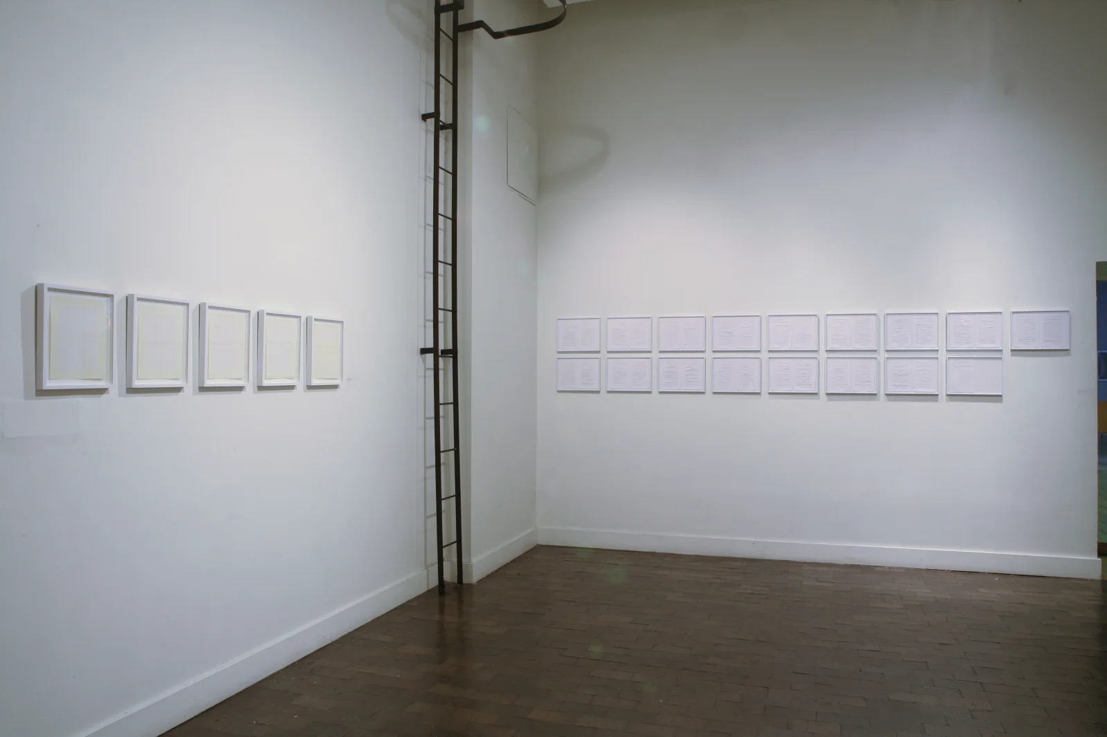  Installation view 