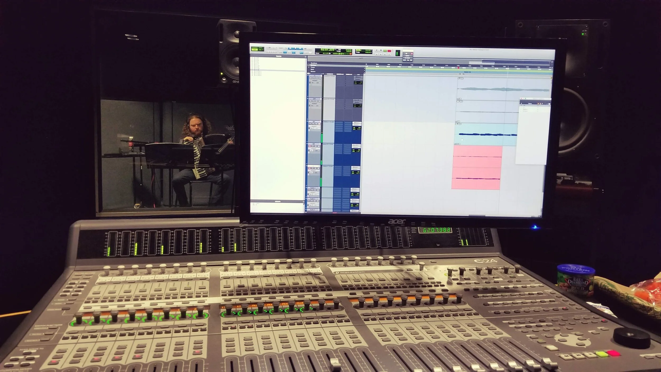 Phill Niblock  - Exploratory