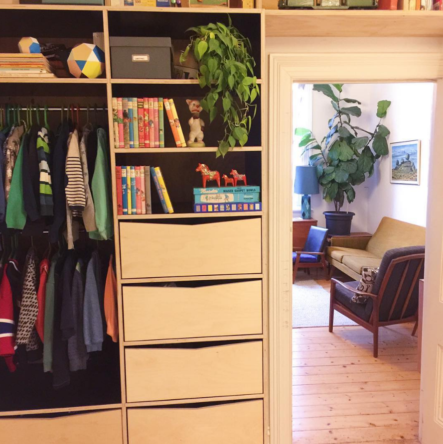 A made to order kids wardrobe unit, utilising a combination of natural and black film ply. This unit features draws with out envelope pull detail.