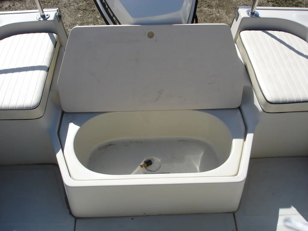 1993BostonWhaler17Outrage050.jpg