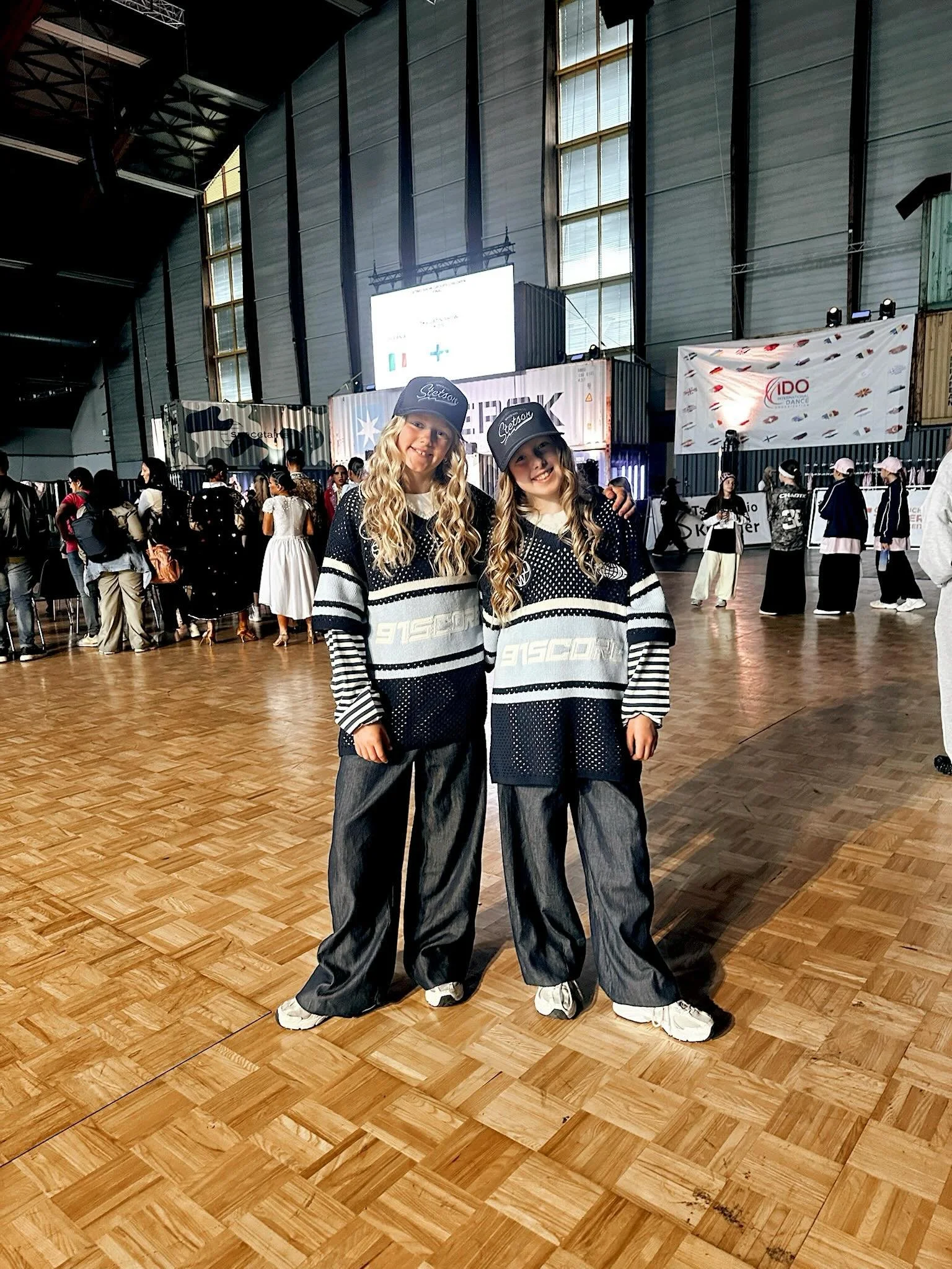 D&Aring; K&Ouml;R VI IGEN 😍 Stort lycka till &ouml;nskar vi till Meja &amp; Melanie som idag t&auml;vlar i Duo Children p&aring; HIPHOP EM 2026!! Wohooo ha s&aring; roligt nu 🩵🩵🩵