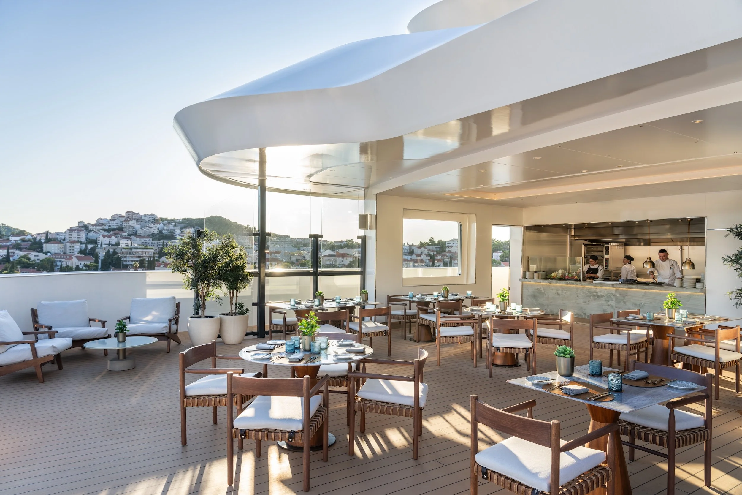 LU13  Mistral Bar Grill V1.jpg