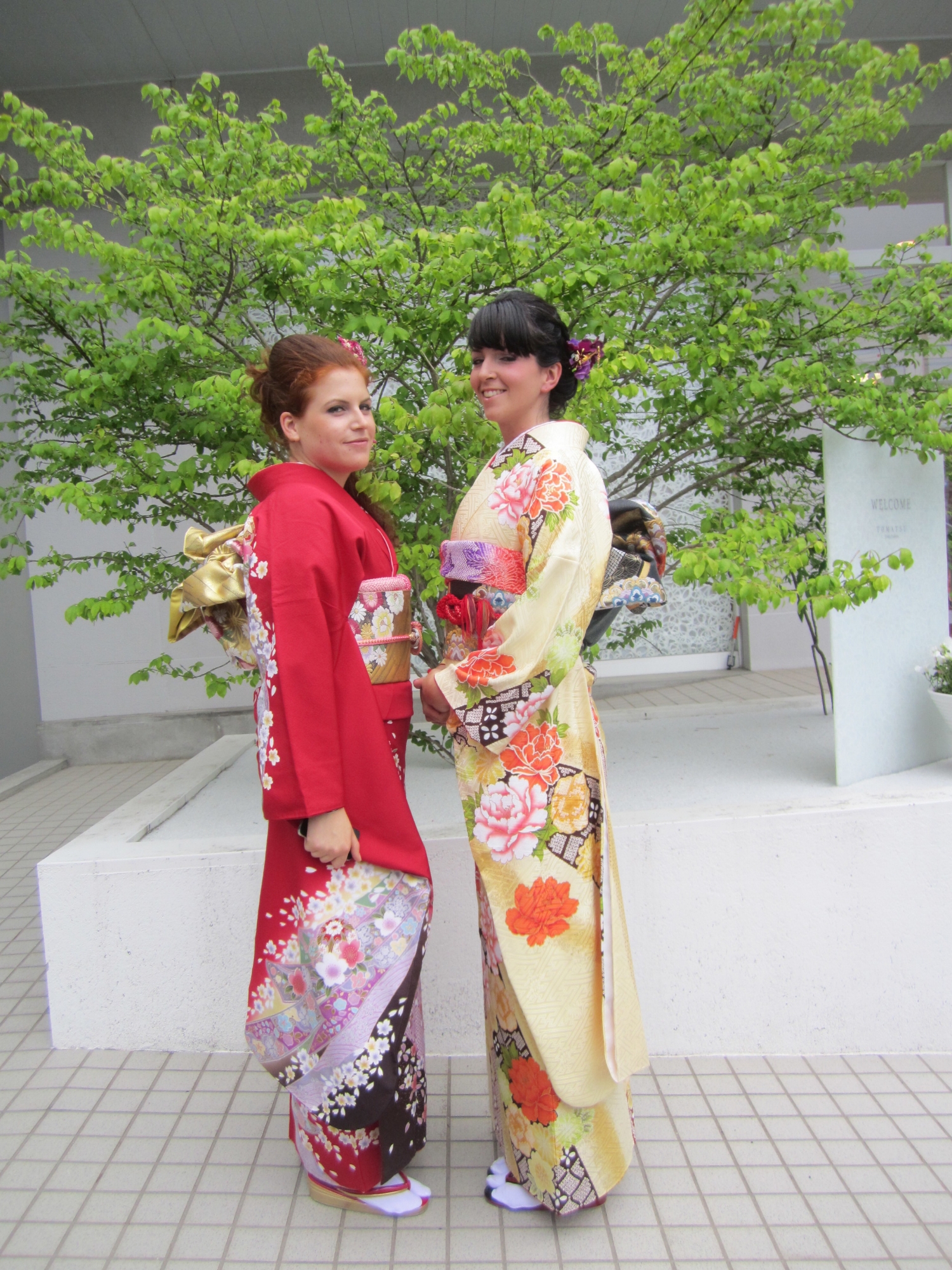 Francesca and Giulia visited Niigata City and wore Kimono @ Tomatsu Bridal Fashion, June 2015