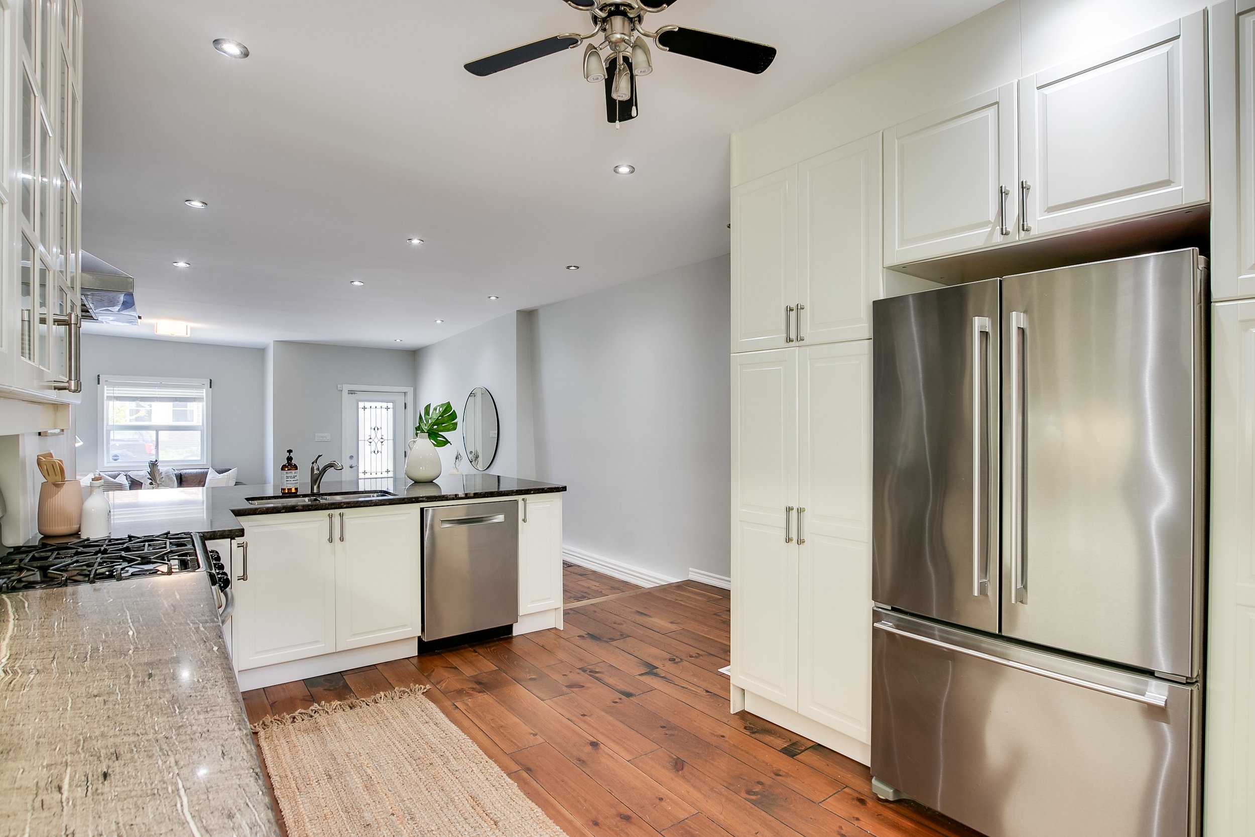 032_Kitchen.jpg