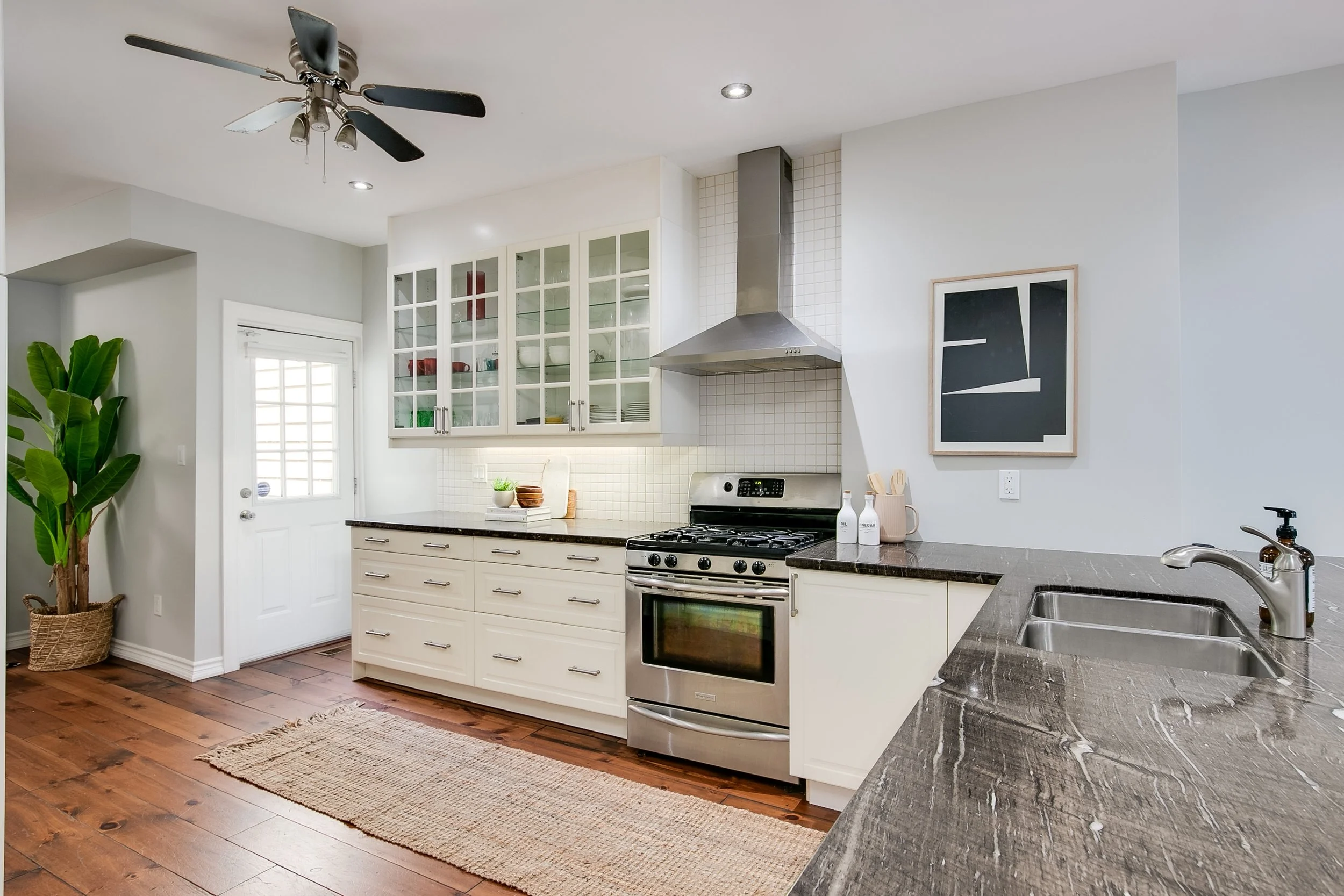 033_Kitchen.jpg