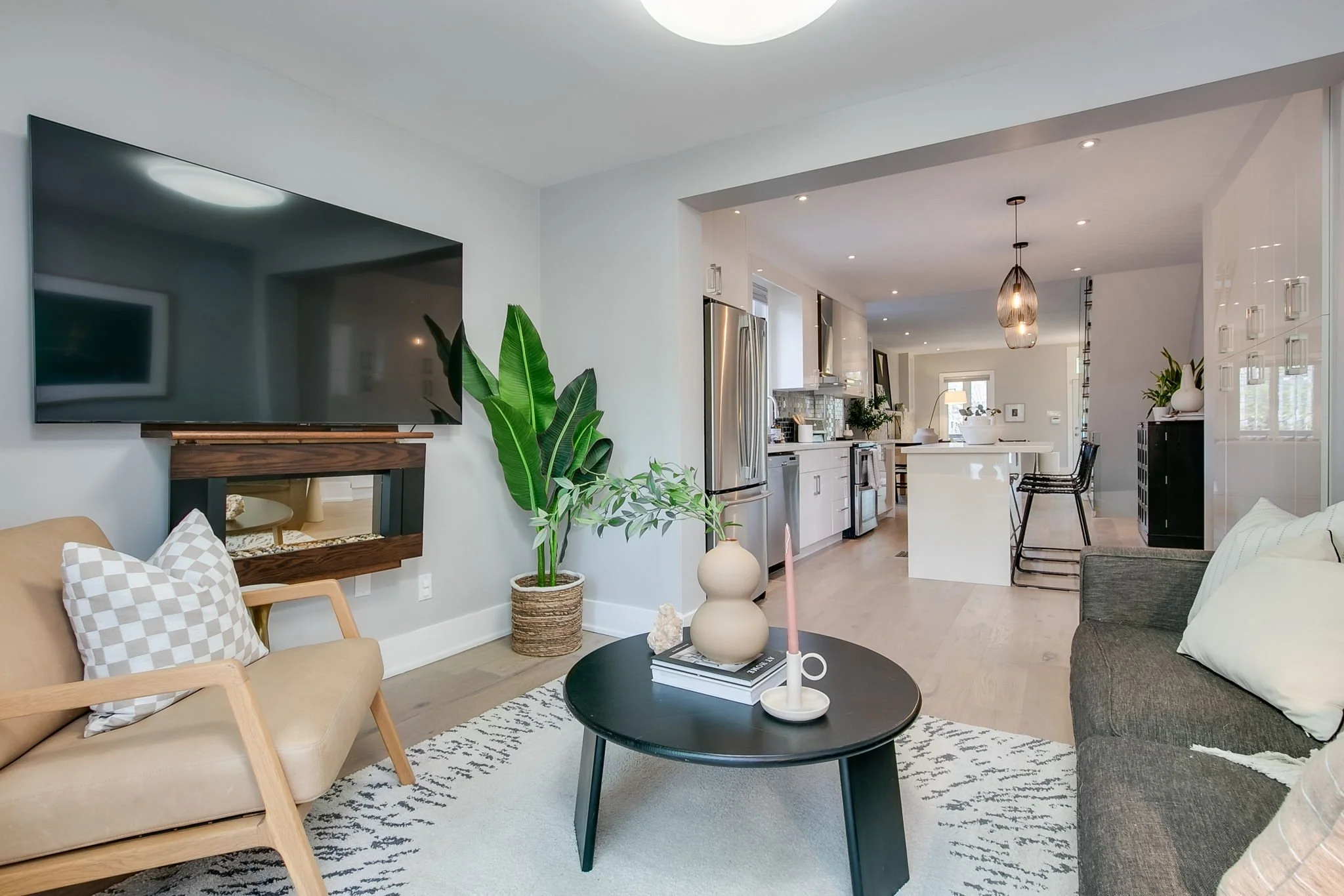 13-web-or-mls-9_003_Family Room.jpg