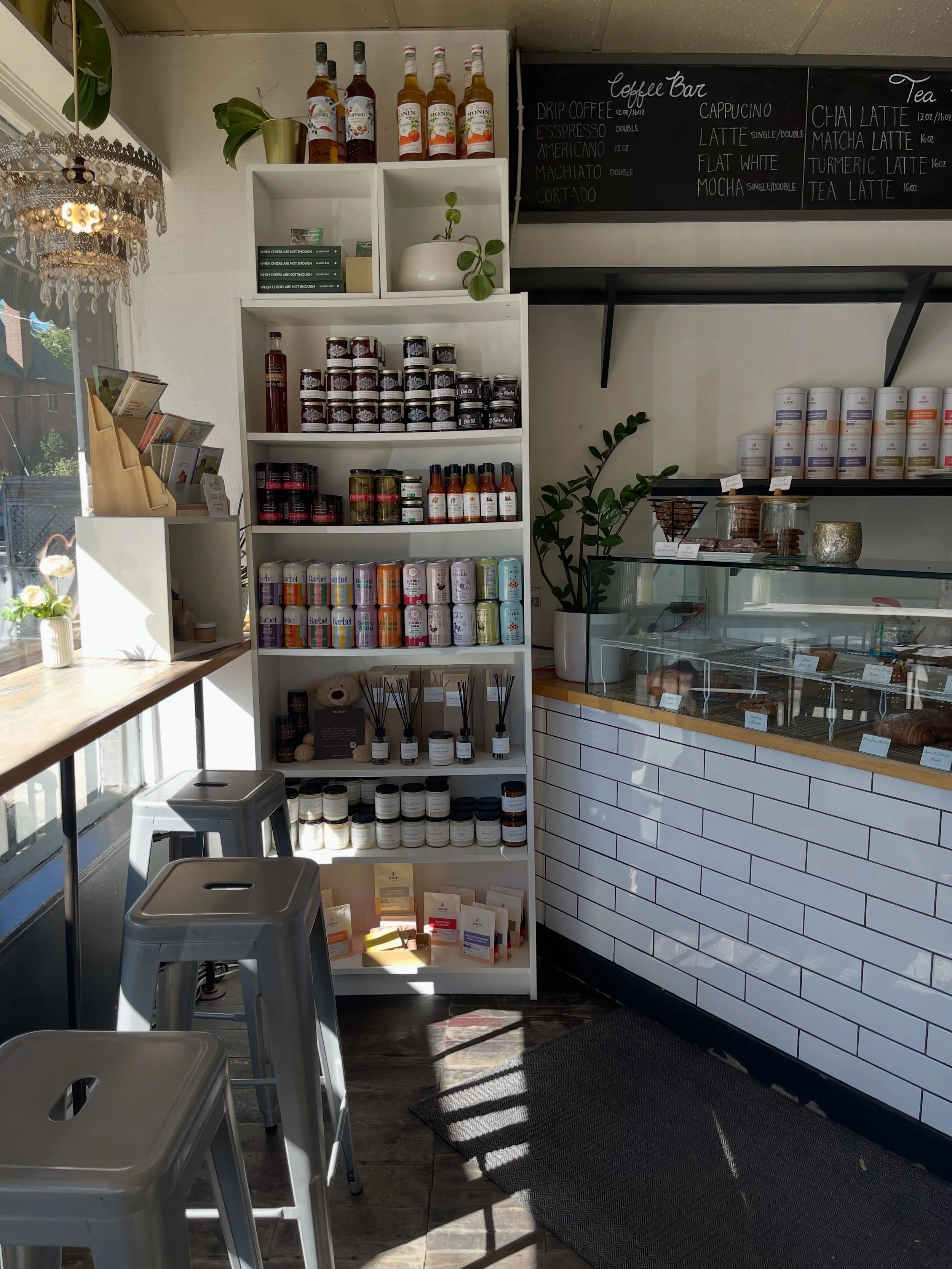 A little neighbourhood love for @riverdaleperkcafe. Such a great spot just south of Withrow Park.☕️💙