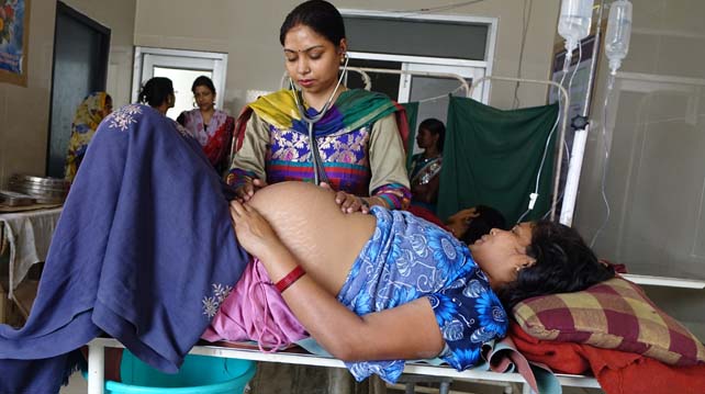 Rajmi-Katiyar-Doctor-at-Chaubepur-Community-Health-Centercrop.jpg