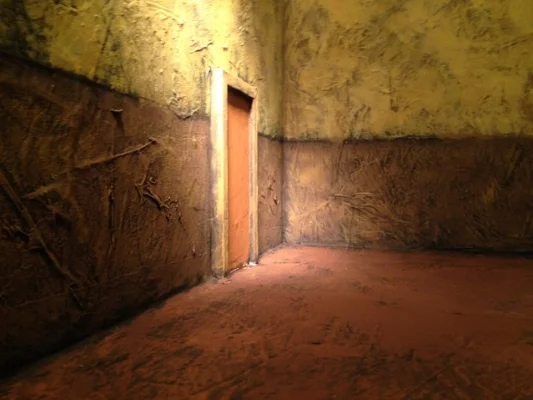  Test 1: Notice how sharply angled light accents the walls' textures