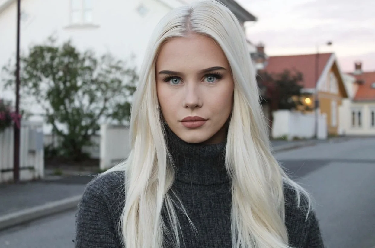 Tynne foliestriper ala babylights på Amalie Snøløs.