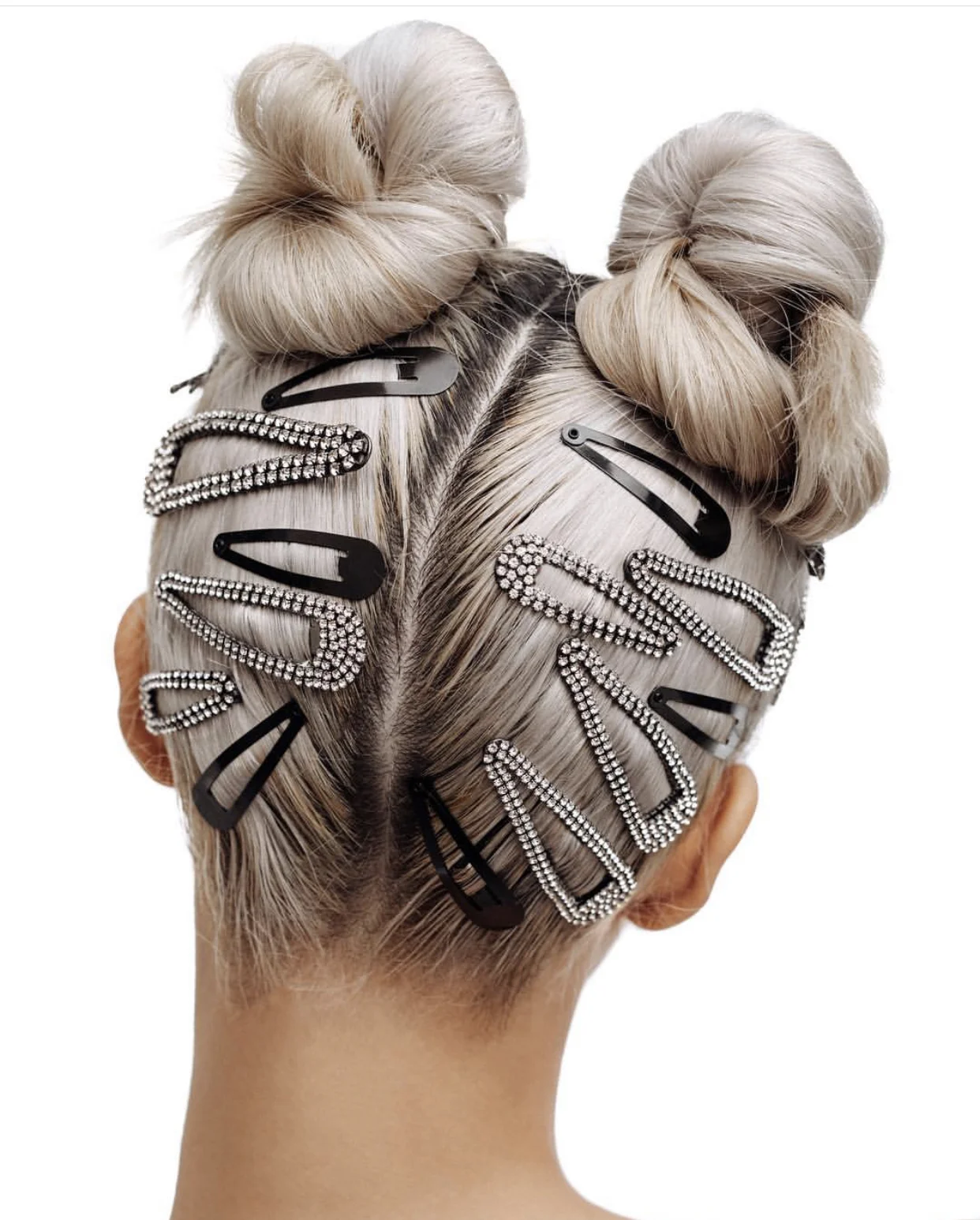 Hair acceccories tar helt av, og samme med double hairknots