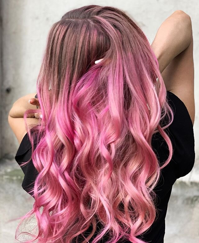 Play it pink 💞
@michellebettina with the purrfect hair 😍

Hair by @ablokenhagen 
#pinkhair #pinkbalayage #girls #girlpower #sexyhair #pulpriot #pulpriothair @pulpriothair @pulpriothair_nordic