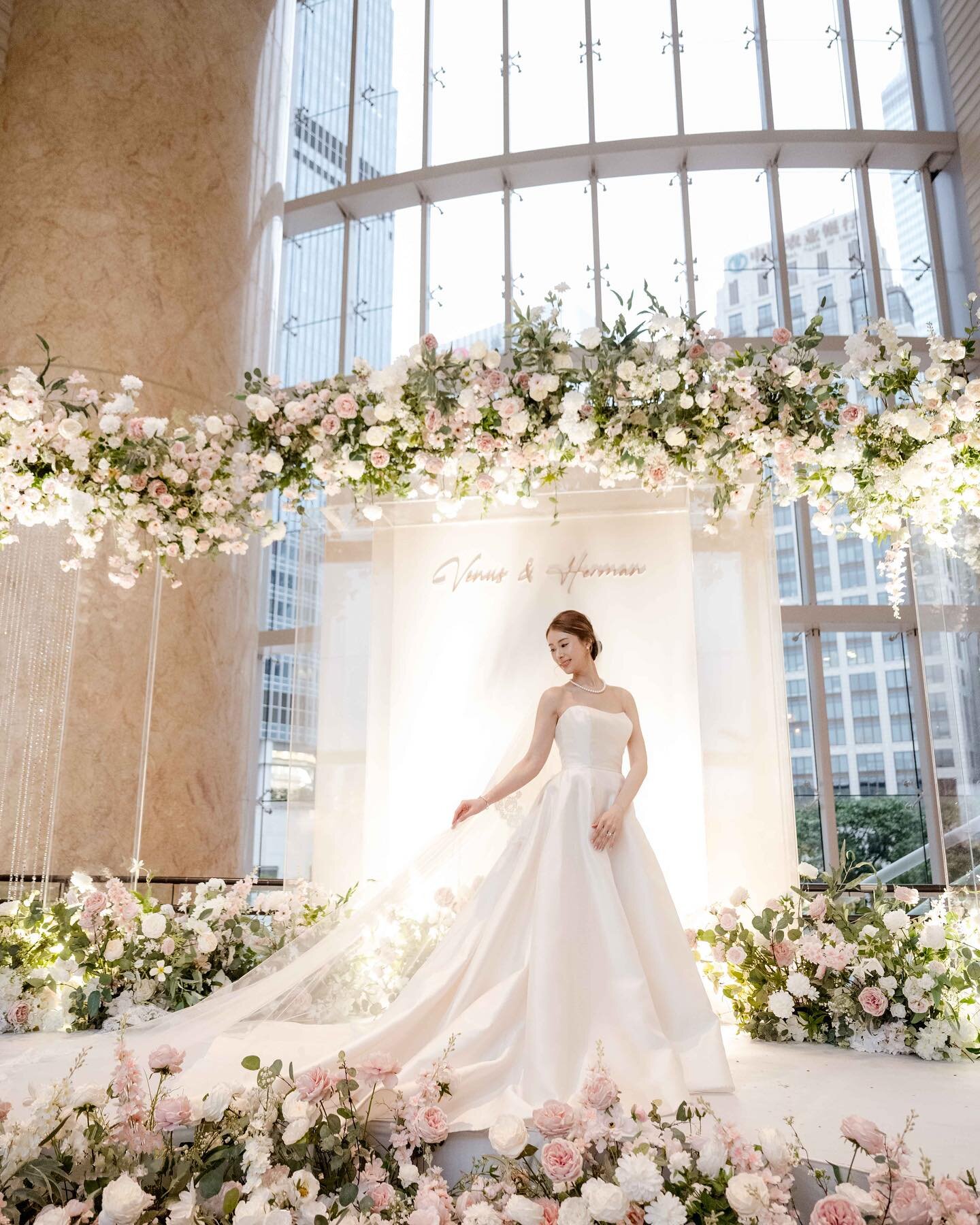 It&rsquo;s finally here - the Wedding Showcase @fshotel is now in full swing! 👰🤵 

Wander through the exquisite floral installations, delicious dessert displays - and don&rsquo;t forget to check out all the amazing vendors. You&rsquo;ll find everyt