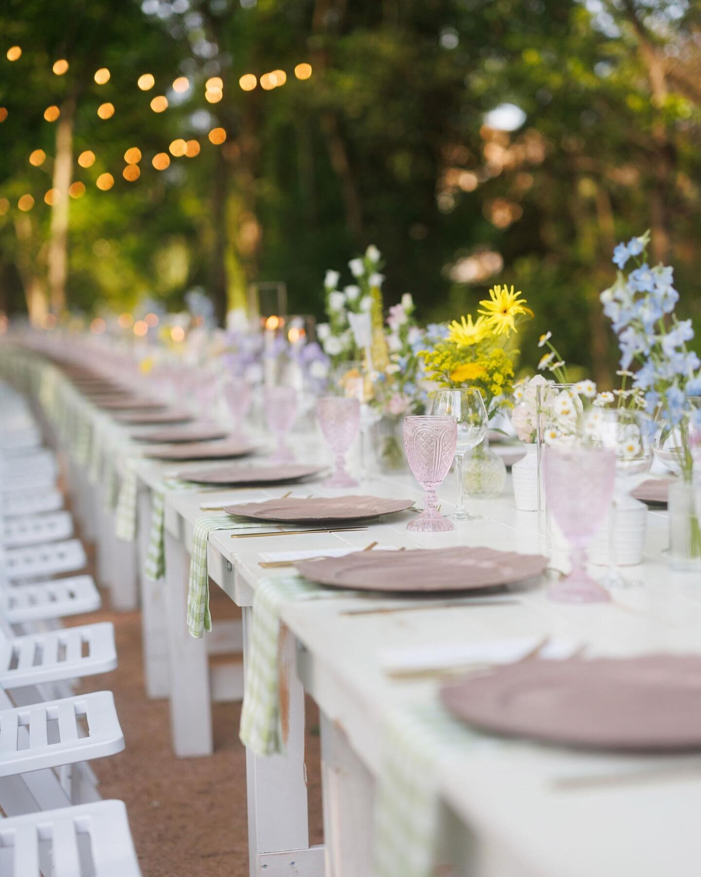 We&rsquo;ll take as much patio weather as we can get! 🌿🌷

Planning: @bschneider1392 for Kelly Doonan Events
Photography: @marklsimmons 
Florals: @flowerpowerproductions 
Rentals: @swiftevents, @thejulianahtx 
Paper Goods and Branding: @studio.halfm