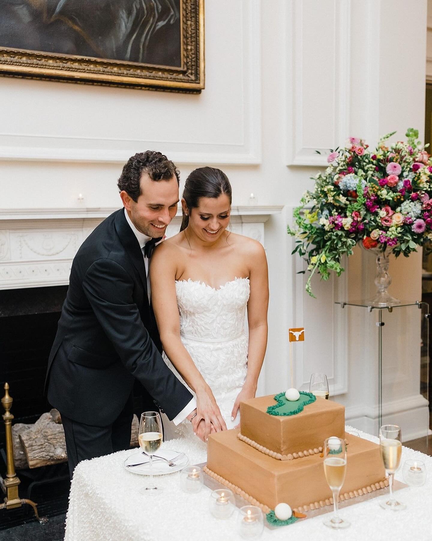How are we gearing up for a Masters weekend full of pimento cheese sandwiches and azaleas? By reminiscing on some of our favorite golf moments at weddings, of course!