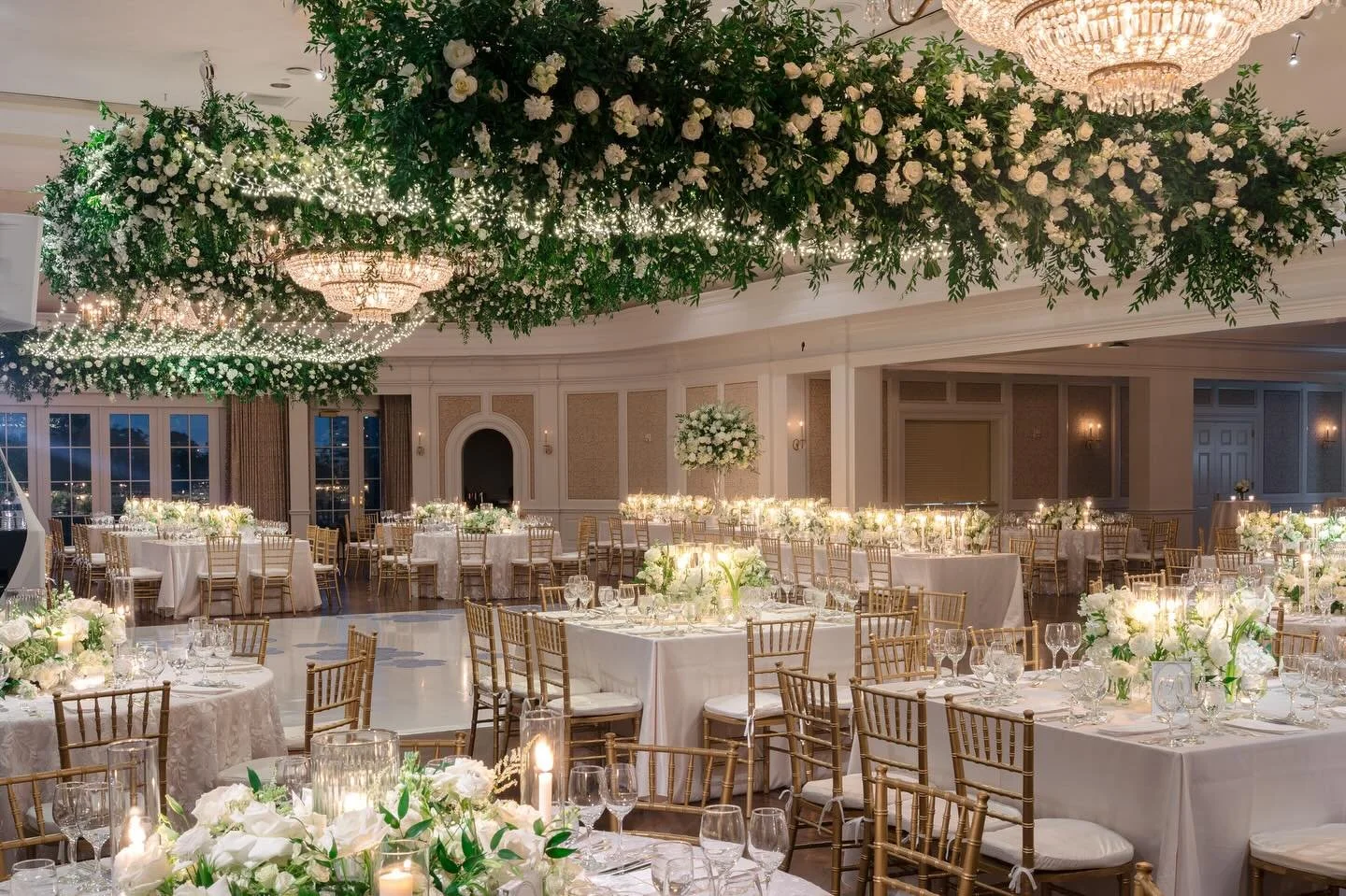 Like a sky full of stars 🤩💫

Planning: Kelly for Kelly Doonan Events 
Photography: @stephania_photo 
Florals and Decor: @floraeventi 
Lighting: @360avdesign 
Venue: @riveroakscc