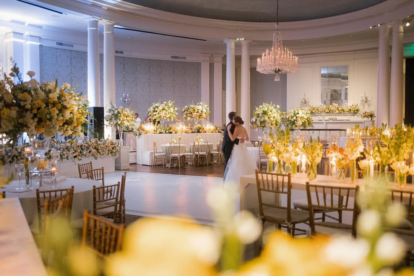 The last notes of a perfect night 🥰 

Planning: Kelly for Kelly Doonan Events 
Photography: @marcowangphotography 
Florals and Decor: @floraeventi 
Lighting: @360avdesign 
Entertainment Management: @gulfcoastentertainment 
Venue: @houstoncountryclub
