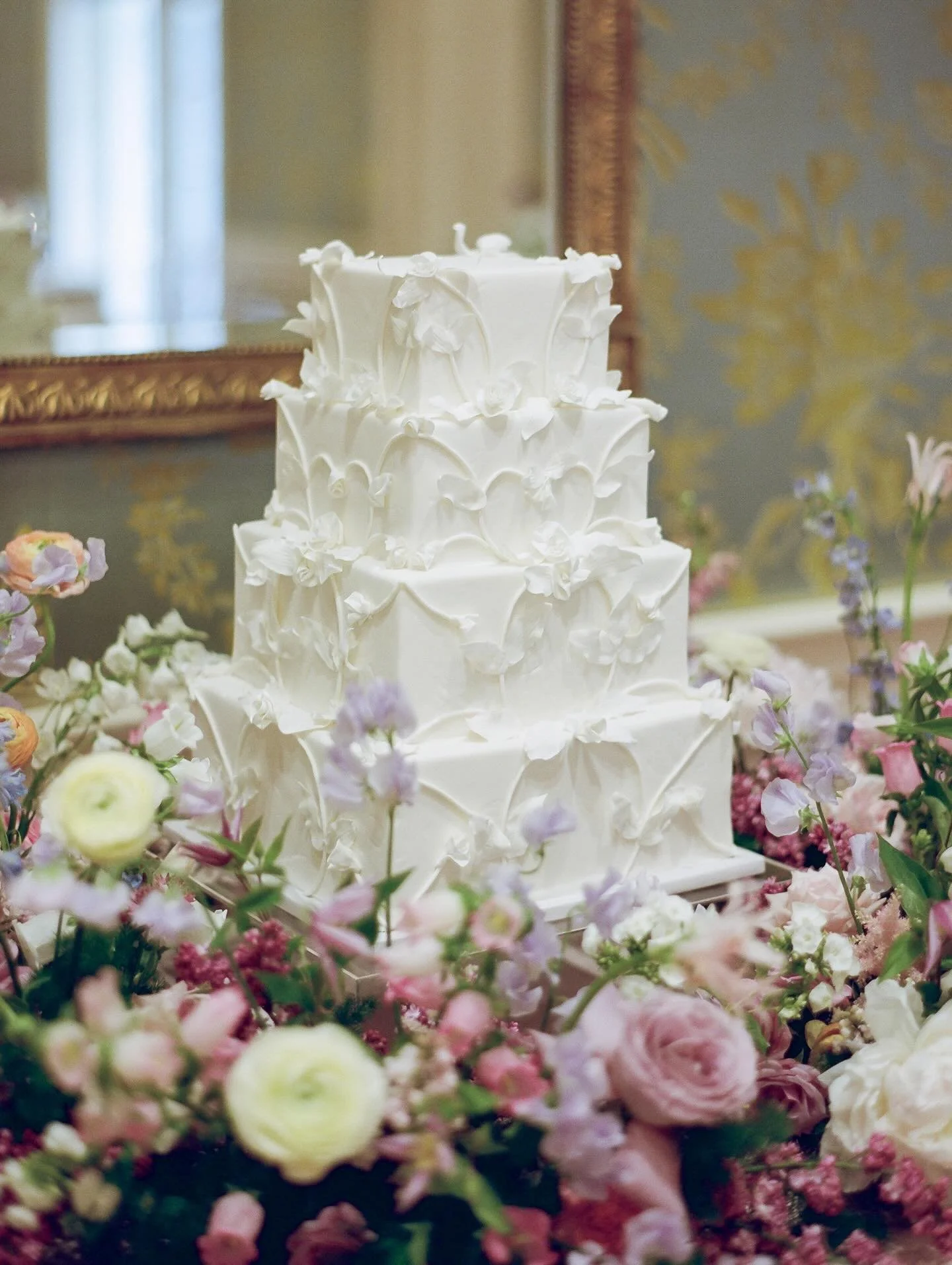 swipe ➡️ for the cutest surprise 🥹

Planning: Kelly for Kelly Doonan Events 
Photography: @tailorjamesphotography 
Cake: @littlesisterhouston 
Florals: @flowerpowerproductions 
Venue: @juniorleagueofhouston