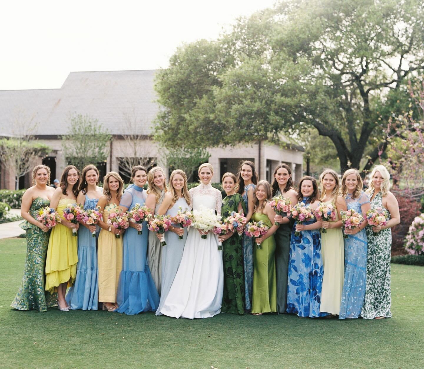 Proof that cohesion doesn&rsquo;t have to mean matching! 

Planning: @bschneider1392 for Kelly Doonan Events 
Photography: @sarahlordphoto 
Beauty: @jentrykelleyweddings 
Florals: @floraeventi 
Venue: @riveroakscc