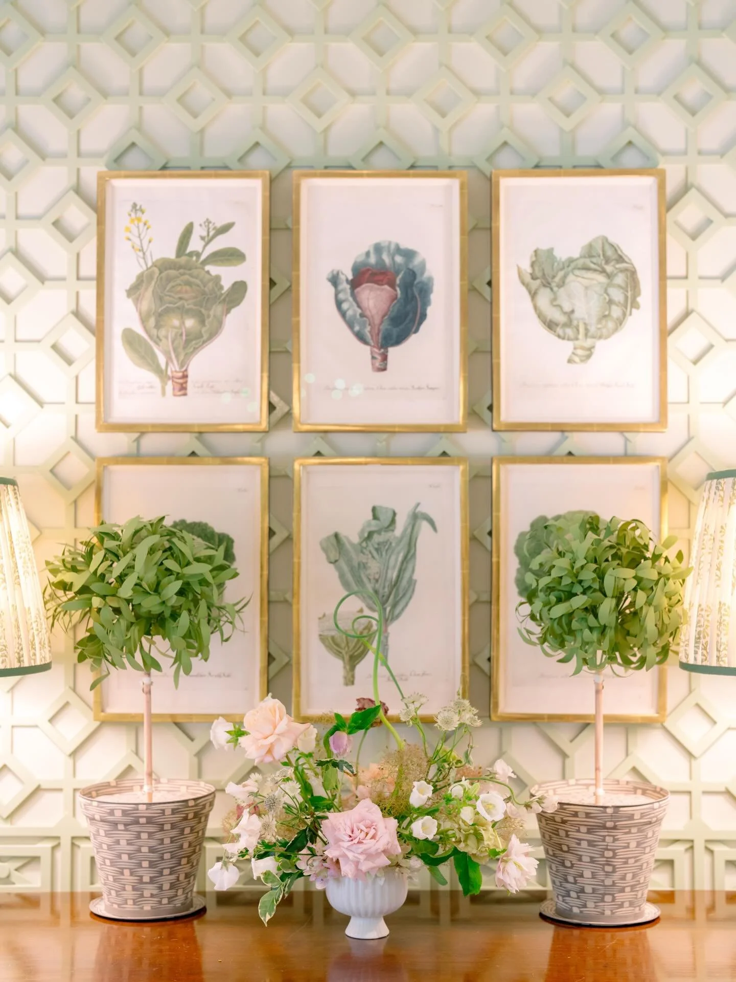 Cocktail hour in full bloom ✨ 

Planning: Kelly Doonan Events 
Photography: @stephania_photo 
Florals: @flowernotehtx 
Rentals: @provisioneventstexas @premier_party_rental 
Venue: @juniorleagueofhouston