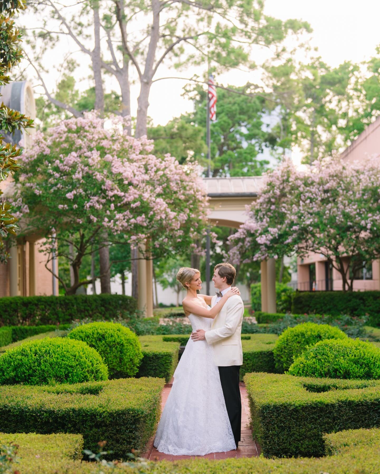 A quiet moment before the rush of the party 🤍

Planning: Kelly Doonan Events 
Photography: @stephania_photo 
Dress: @moniquelhuillierbride 
Venue: @juniorleagueofhouston