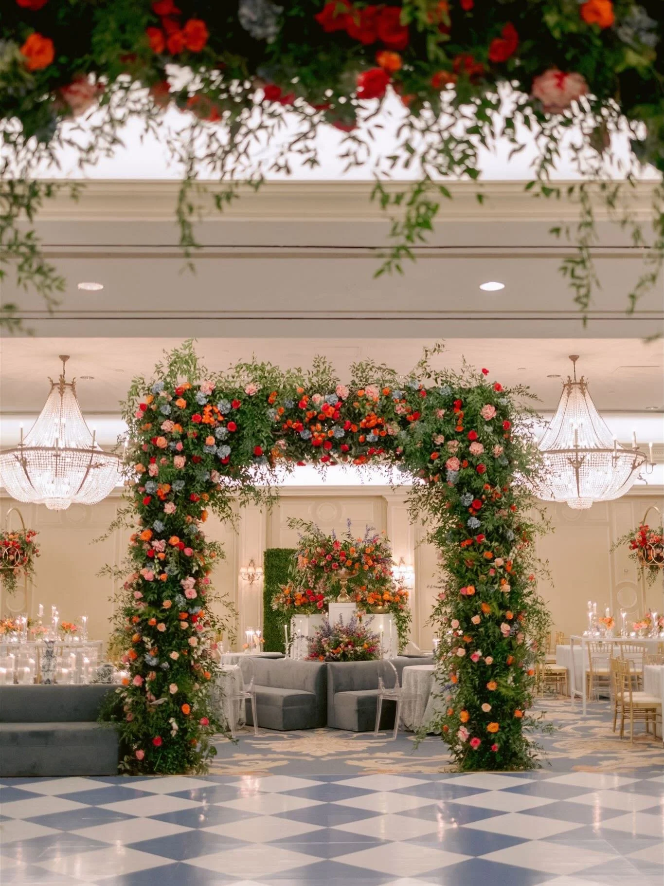 Swipe to get the party started ➡️ 

Planning: @bschneider1392 for Kelly Doonan Events 
Photography: @marklsimmons 
Florals and Decor: @floraeventi 
Venue: @houstonianhotel