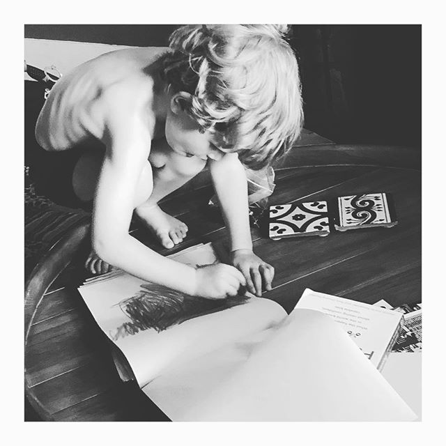 Hanging with my nephew Theo... who was so into his artwork that he had to squat up on the table to be one with his work. 😂 🎨 😍
.
.
.
.
#lovebeinganaunt #littleartist #expressyourself #childhoodmemories
