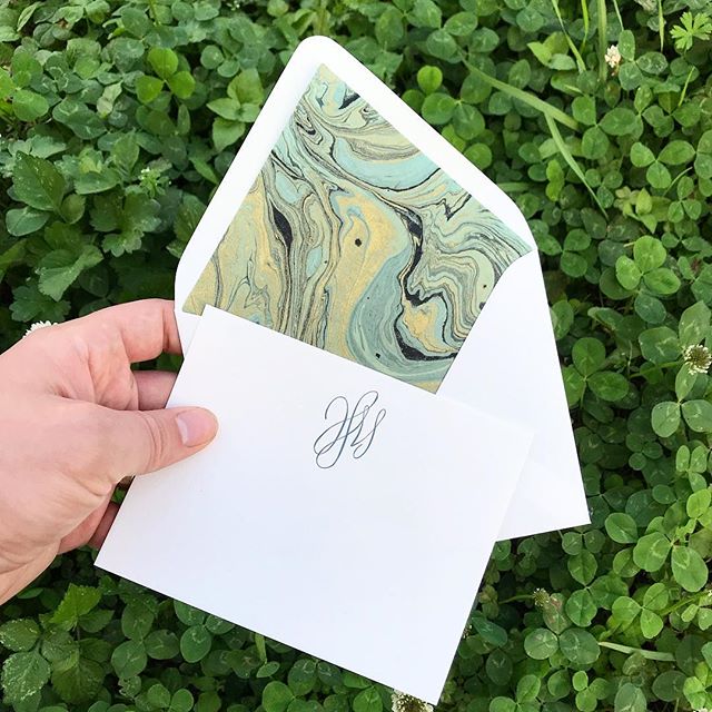 Nothing like some custom cut handmade marbled paper to set off some stationery. This one is fresh off the press for @pressedufour 
#letterpress #marbledpaper #handmadepaper #stationery #monogram